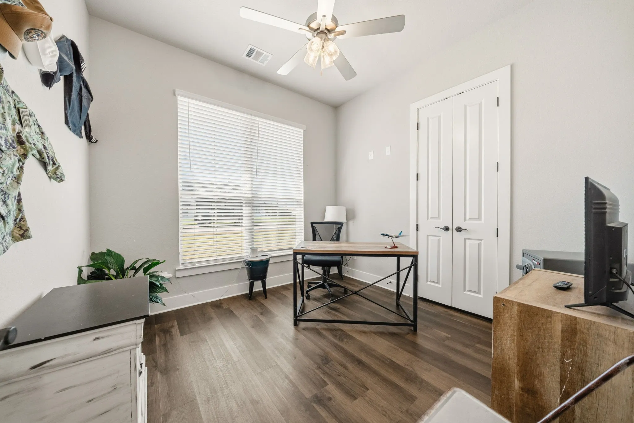 Single Family Residence For Sale in Ellis County , 6450 Eyrie Bend, Waxahachie, Texas 75167, 3 Bedroom, 2 Bathroom, 2 Garage spaces, 2,197 Sqft, built in 2020, mls#21360672, Real Estate Agent in Waxahachie, Homes For Sale in Ellis county, Homes For Sale in Waxahachie, Realtor in Waxahachie Texas, Real Estate Brokerage Independent Realty Texas, Luminita Cordes Realtor