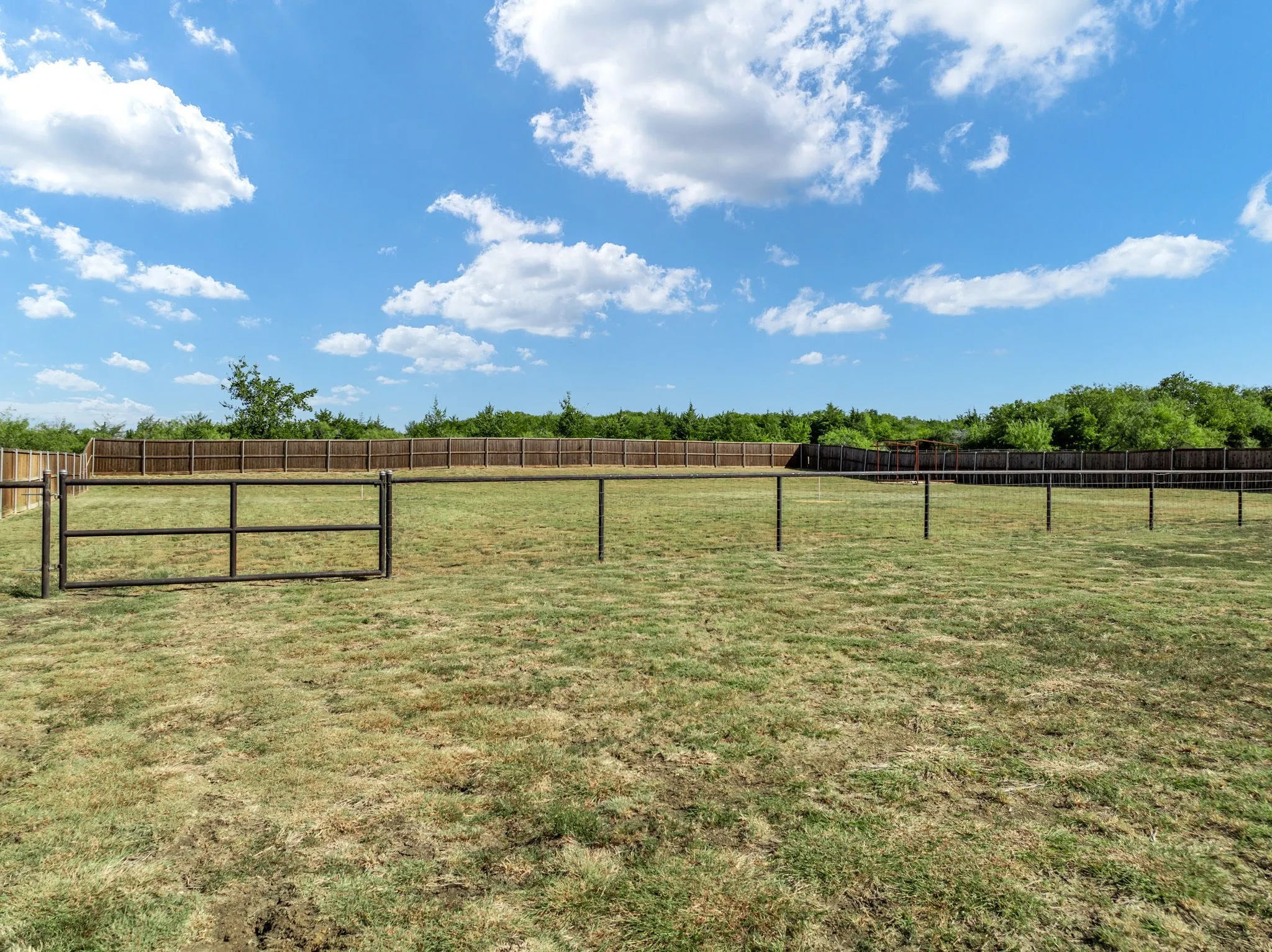 Single Family Residence For Sale in Ellis County , 6450 Eyrie Bend, Waxahachie, Texas 75167, 3 Bedroom, 2 Bathroom, 2 Garage spaces, 2,197 Sqft, built in 2020, mls#21360672, Real Estate Agent in Waxahachie, Homes For Sale in Ellis county, Homes For Sale in Waxahachie, Realtor in Waxahachie Texas, Real Estate Brokerage Independent Realty Texas, Luminita Cordes Realtor