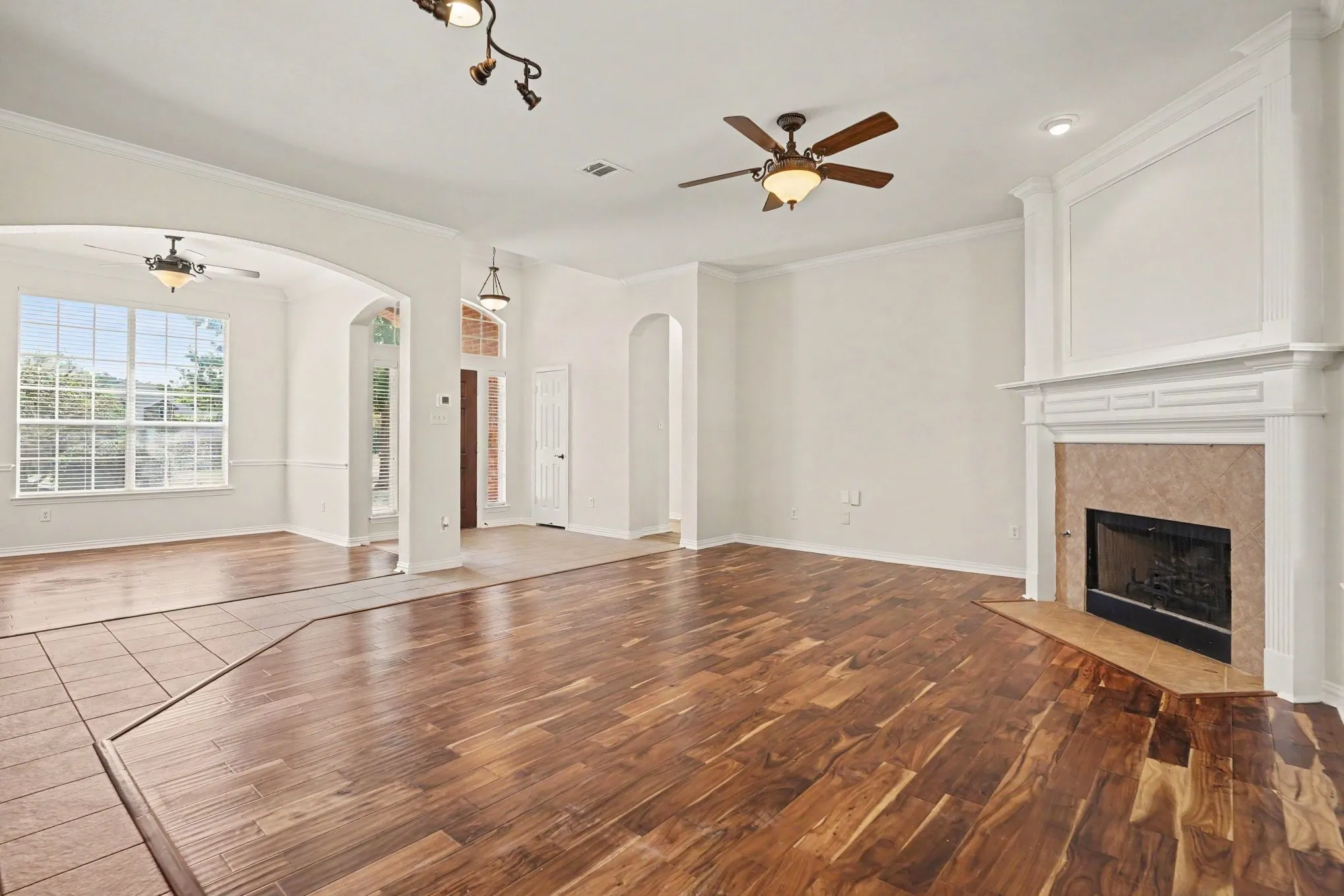 Single Family Residence For Sale in Johnson County , 4056 Running Brook Drive, Joshua, Texas 76058, 4 Bedroom, 3 Bathroom, 2 Garage spaces, 2,578 Sqft, built in 2006, mls#21360236, Real Estate Agent in Joshua, Homes For Sale in Johnson county, Homes For Sale in Joshua, Realtor in Joshua Texas, Real Estate Brokerage Independent Realty Texas, Luminita Cordes Realtor