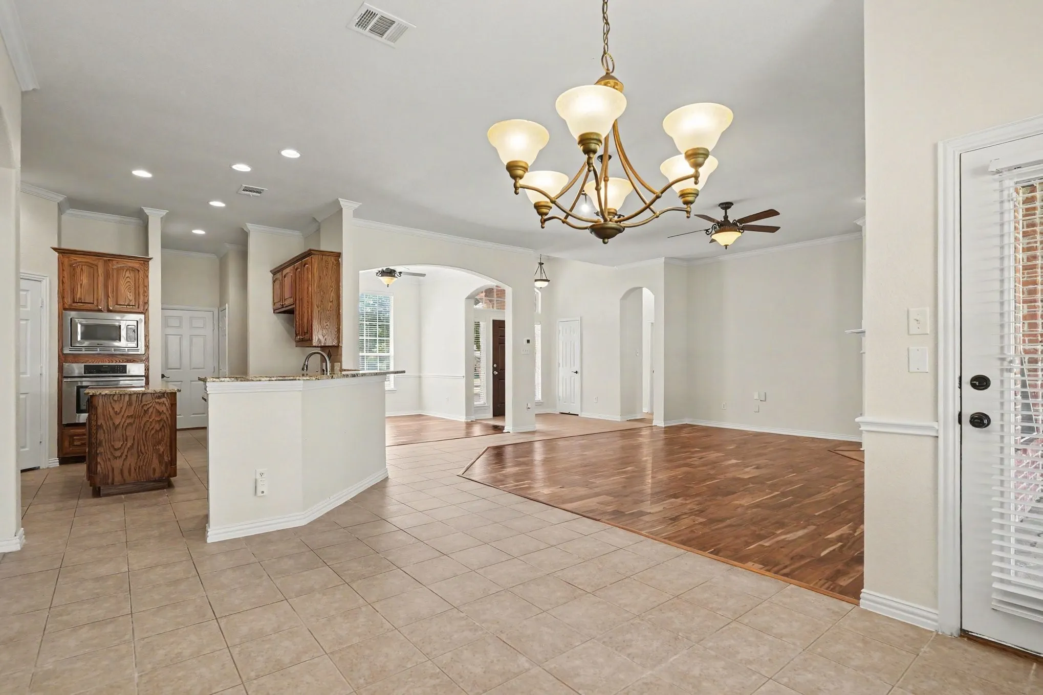 Single Family Residence For Sale in Johnson County , 4056 Running Brook Drive, Joshua, Texas 76058, 4 Bedroom, 3 Bathroom, 2 Garage spaces, 2,578 Sqft, built in 2006, mls#21360236, Real Estate Agent in Joshua, Homes For Sale in Johnson county, Homes For Sale in Joshua, Realtor in Joshua Texas, Real Estate Brokerage Independent Realty Texas, Luminita Cordes Realtor