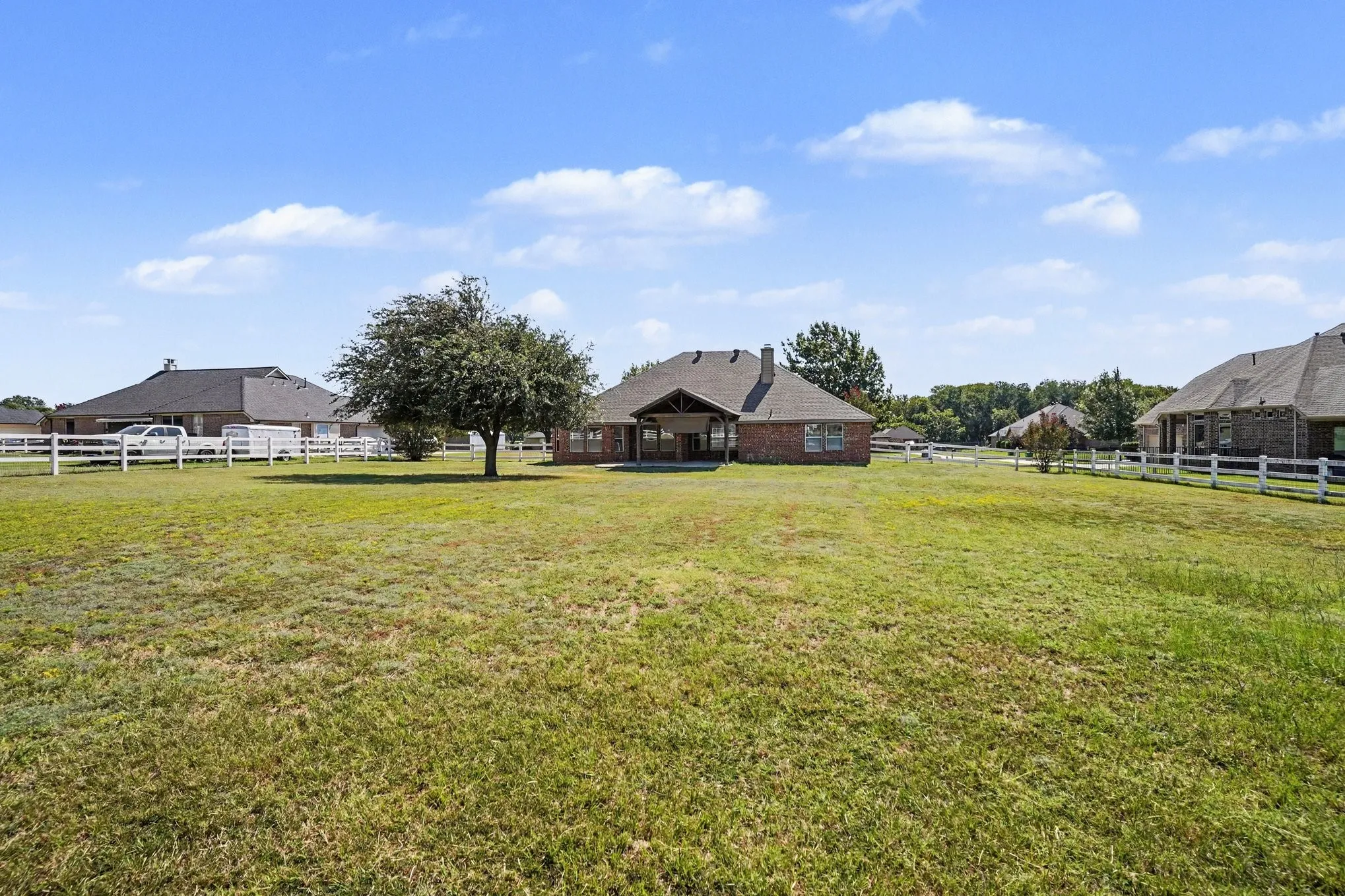 Single Family Residence For Sale in Johnson County , 4056 Running Brook Drive, Joshua, Texas 76058, 4 Bedroom, 3 Bathroom, 2 Garage spaces, 2,578 Sqft, built in 2006, mls#21360236, Real Estate Agent in Joshua, Homes For Sale in Johnson county, Homes For Sale in Joshua, Realtor in Joshua Texas, Real Estate Brokerage Independent Realty Texas, Luminita Cordes Realtor