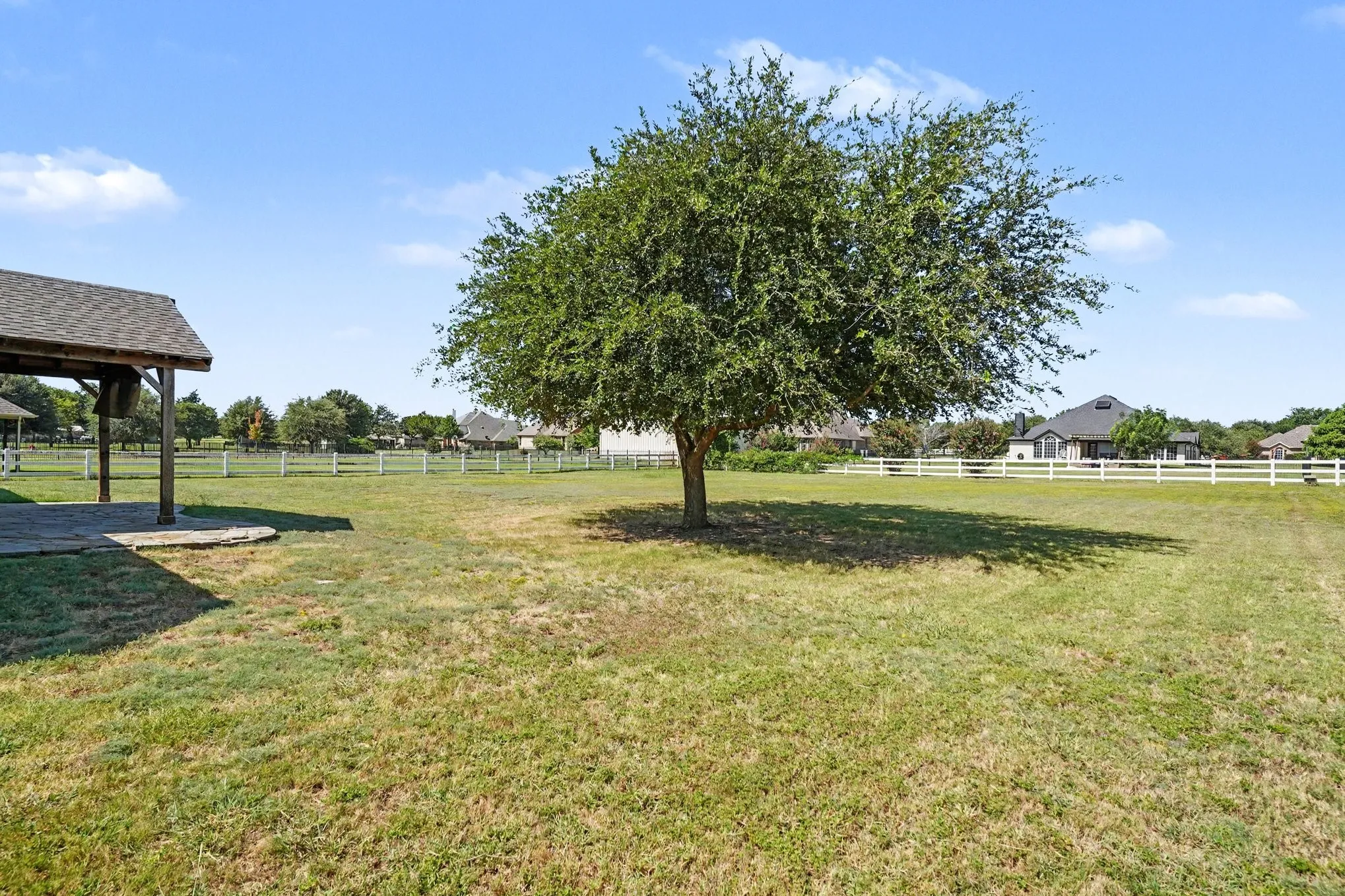 Single Family Residence For Sale in Johnson County , 4056 Running Brook Drive, Joshua, Texas 76058, 4 Bedroom, 3 Bathroom, 2 Garage spaces, 2,578 Sqft, built in 2006, mls#21360236, Real Estate Agent in Joshua, Homes For Sale in Johnson county, Homes For Sale in Joshua, Realtor in Joshua Texas, Real Estate Brokerage Independent Realty Texas, Luminita Cordes Realtor