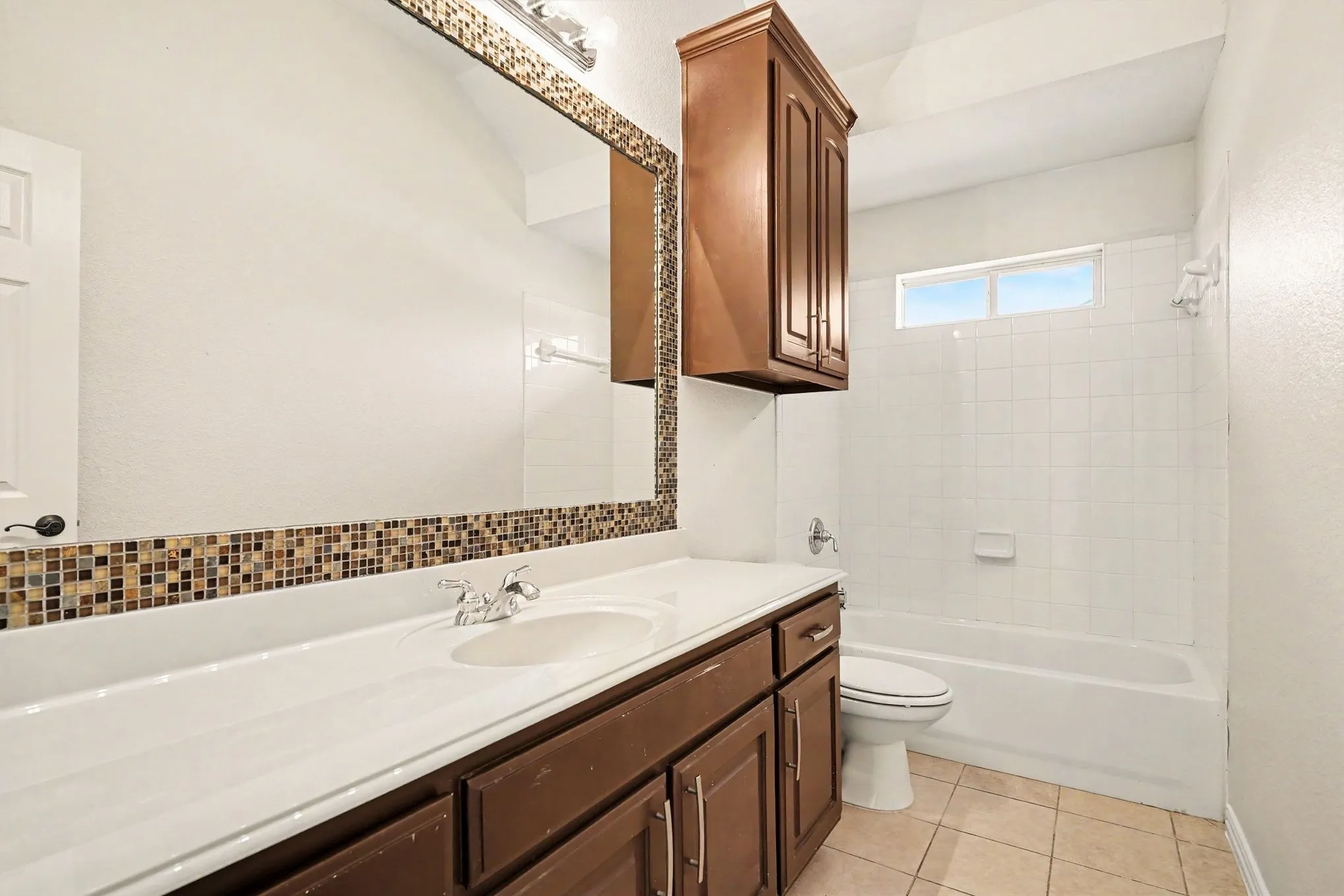 Single Family Residence For Sale in Johnson County , 4056 Running Brook Drive, Joshua, Texas 76058, 4 Bedroom, 3 Bathroom, 2 Garage spaces, 2,578 Sqft, built in 2006, mls#21360236, Real Estate Agent in Joshua, Homes For Sale in Johnson county, Homes For Sale in Joshua, Realtor in Joshua Texas, Real Estate Brokerage Independent Realty Texas, Luminita Cordes Realtor