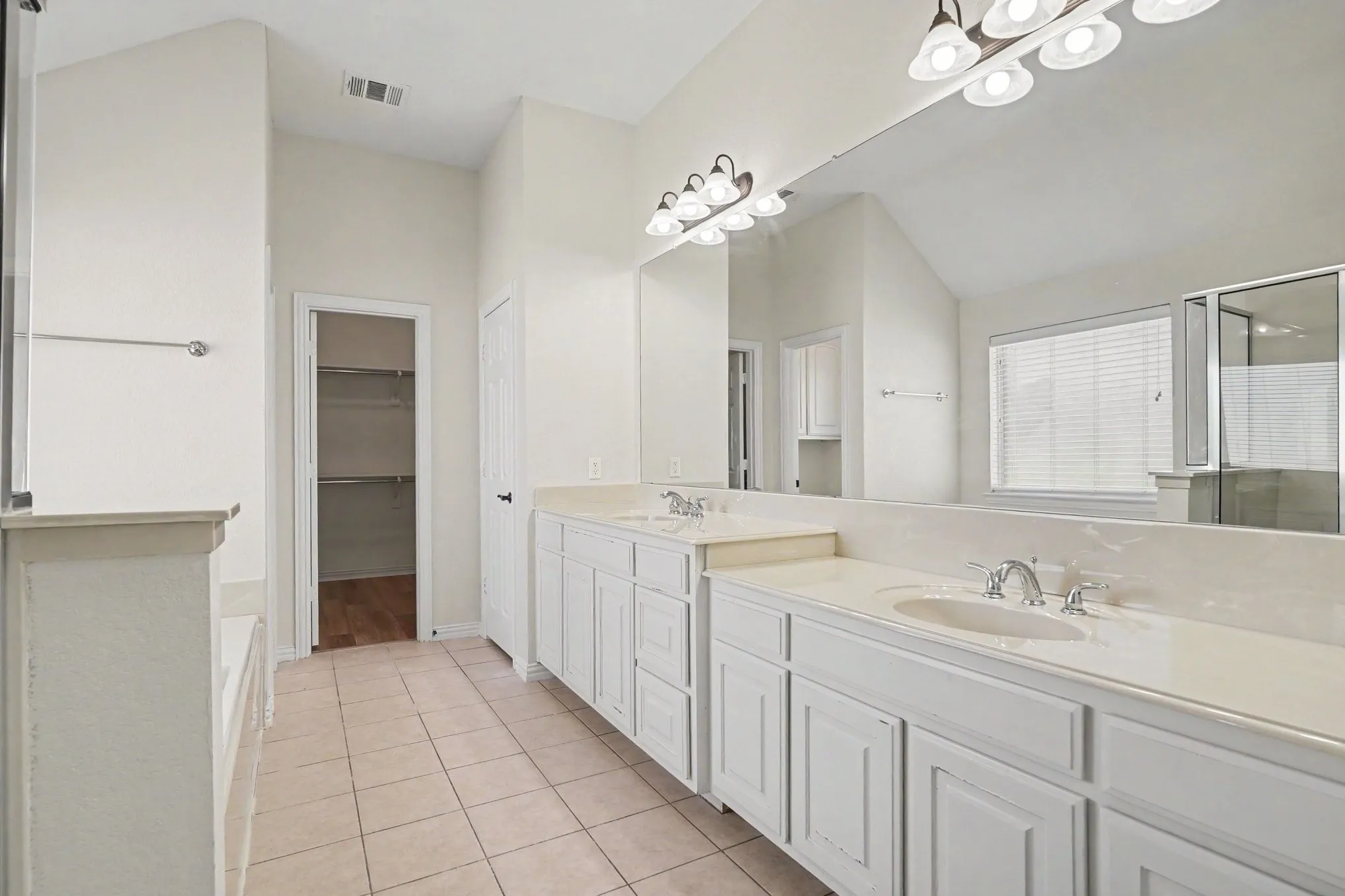 Single Family Residence For Sale in Johnson County , 4056 Running Brook Drive, Joshua, Texas 76058, 4 Bedroom, 3 Bathroom, 2 Garage spaces, 2,578 Sqft, built in 2006, mls#21360236, Real Estate Agent in Joshua, Homes For Sale in Johnson county, Homes For Sale in Joshua, Realtor in Joshua Texas, Real Estate Brokerage Independent Realty Texas, Luminita Cordes Realtor