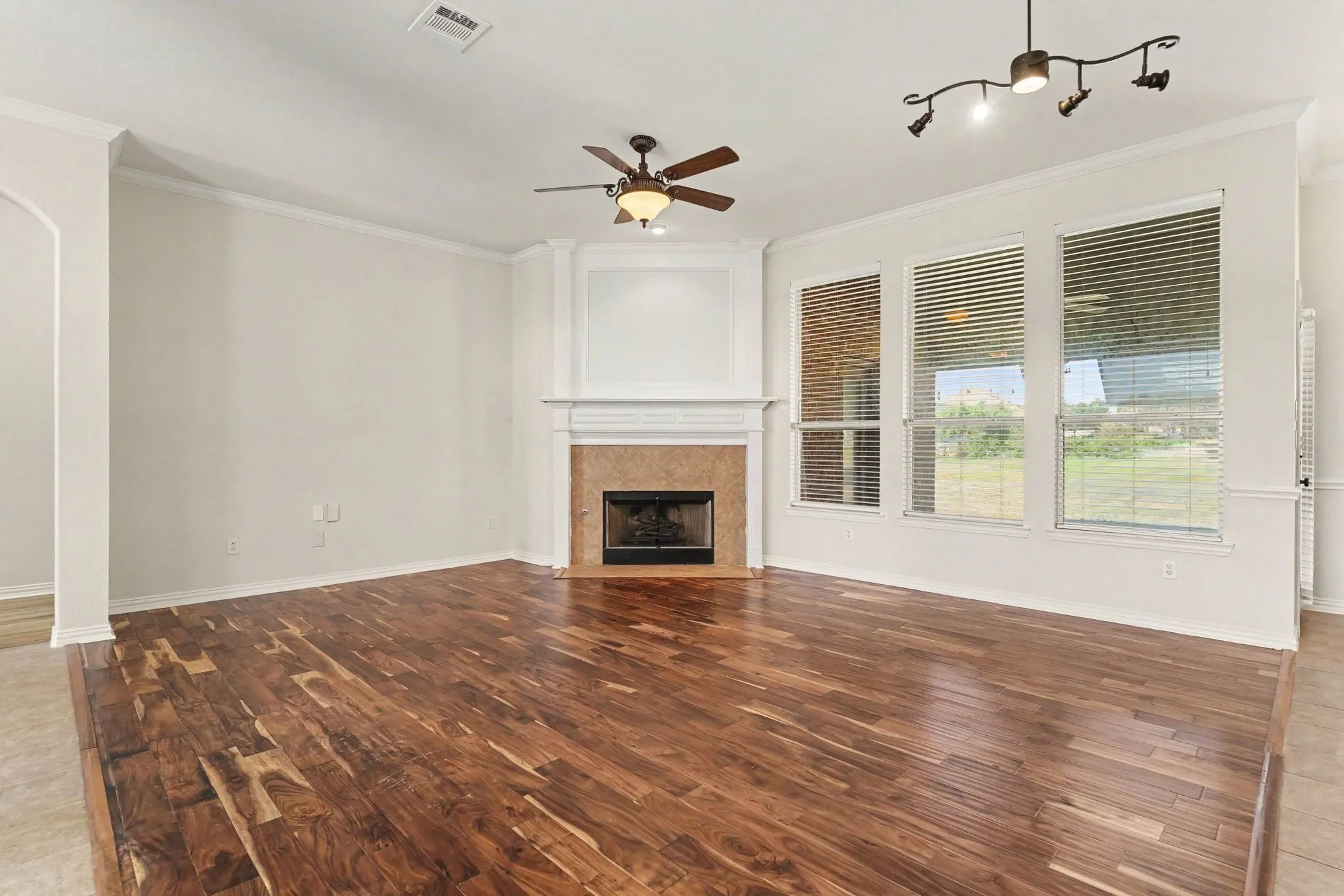 Single Family Residence For Sale in Johnson County , 4056 Running Brook Drive, Joshua, Texas 76058, 4 Bedroom, 3 Bathroom, 2 Garage spaces, 2,578 Sqft, built in 2006, mls#21360236, Real Estate Agent in Joshua, Homes For Sale in Johnson county, Homes For Sale in Joshua, Realtor in Joshua Texas, Real Estate Brokerage Independent Realty Texas, Luminita Cordes Realtor