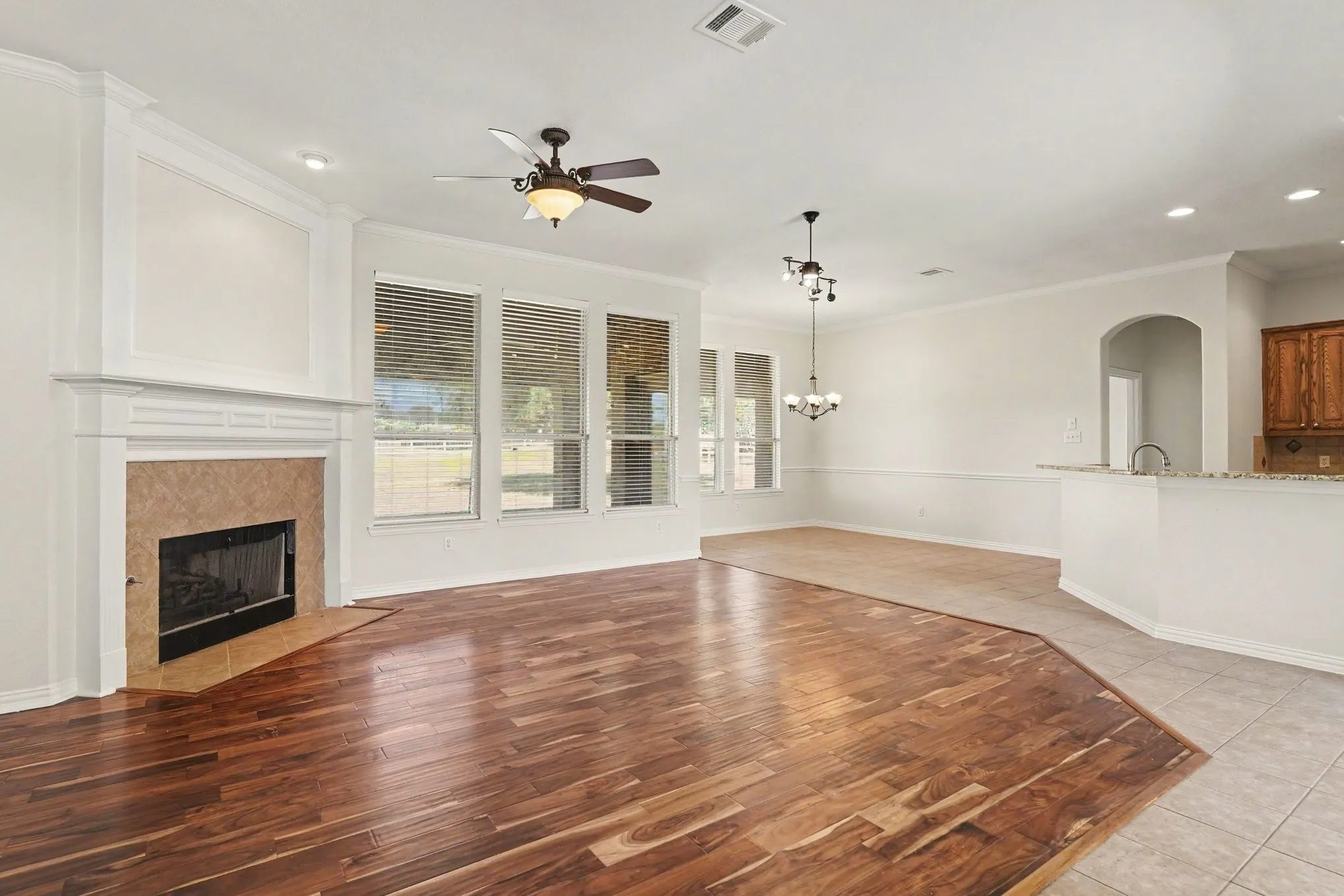 Single Family Residence For Sale in Johnson County , 4056 Running Brook Drive, Joshua, Texas 76058, 4 Bedroom, 3 Bathroom, 2 Garage spaces, 2,578 Sqft, built in 2006, mls#21360236, Real Estate Agent in Joshua, Homes For Sale in Johnson county, Homes For Sale in Joshua, Realtor in Joshua Texas, Real Estate Brokerage Independent Realty Texas, Luminita Cordes Realtor