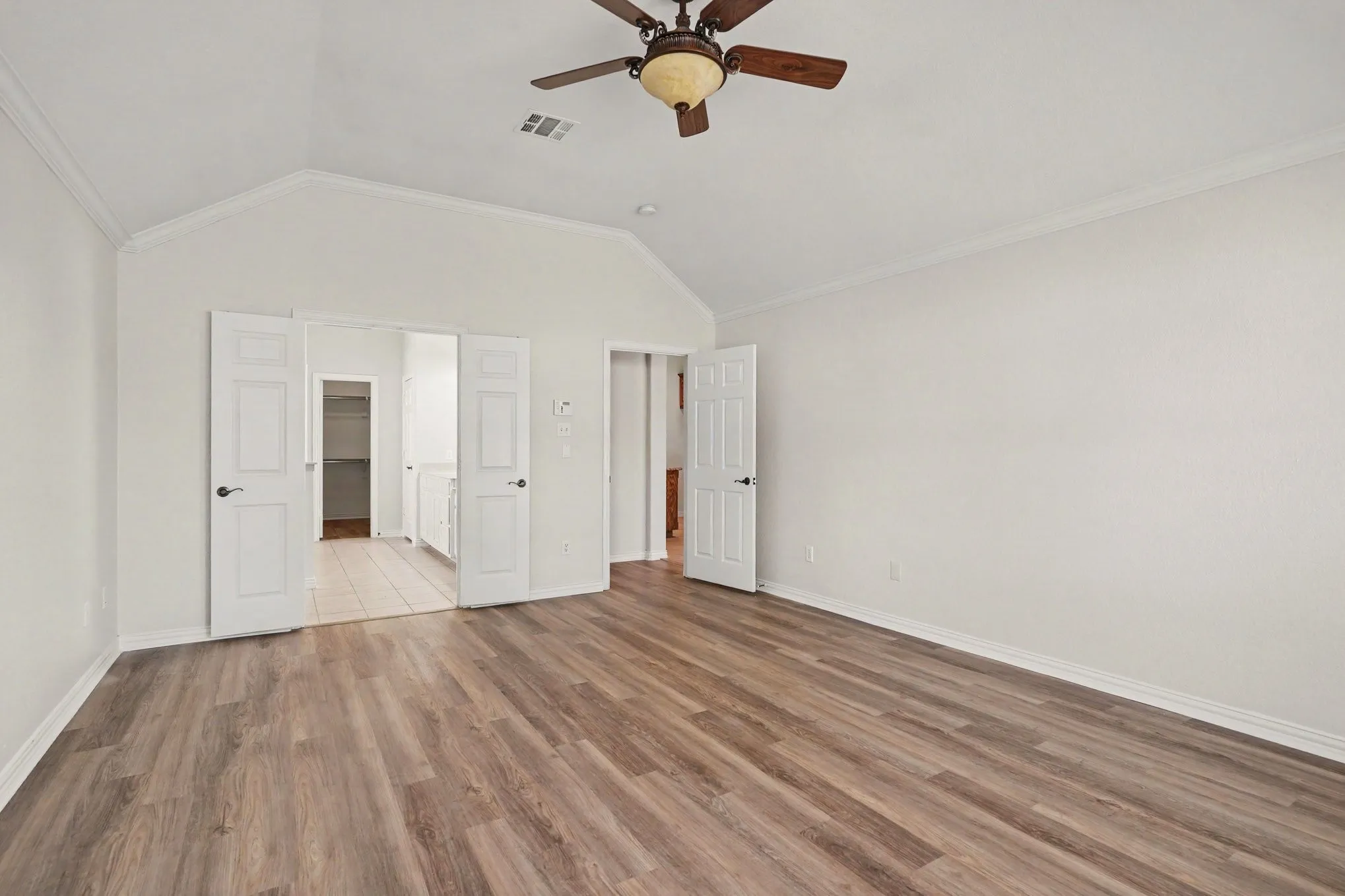 Single Family Residence For Sale in Johnson County , 4056 Running Brook Drive, Joshua, Texas 76058, 4 Bedroom, 3 Bathroom, 2 Garage spaces, 2,578 Sqft, built in 2006, mls#21360236, Real Estate Agent in Joshua, Homes For Sale in Johnson county, Homes For Sale in Joshua, Realtor in Joshua Texas, Real Estate Brokerage Independent Realty Texas, Luminita Cordes Realtor