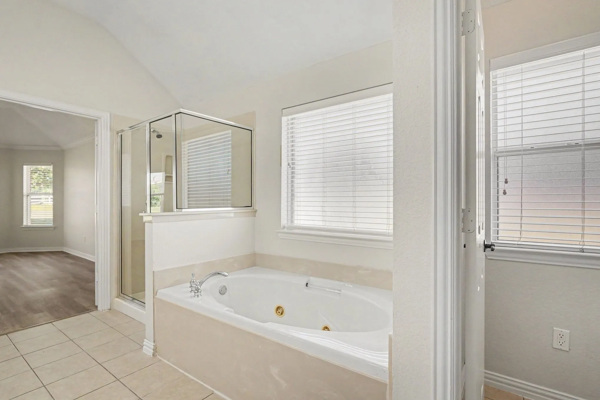 Single Family Residence For Sale in Johnson County , 4056 Running Brook Drive, Joshua, Texas 76058, 4 Bedroom, 3 Bathroom, 2 Garage spaces, 2,578 Sqft, built in 2006, mls#21360236, Real Estate Agent in Joshua, Homes For Sale in Johnson county, Homes For Sale in Joshua, Realtor in Joshua Texas, Real Estate Brokerage Independent Realty Texas, Luminita Cordes Realtor
