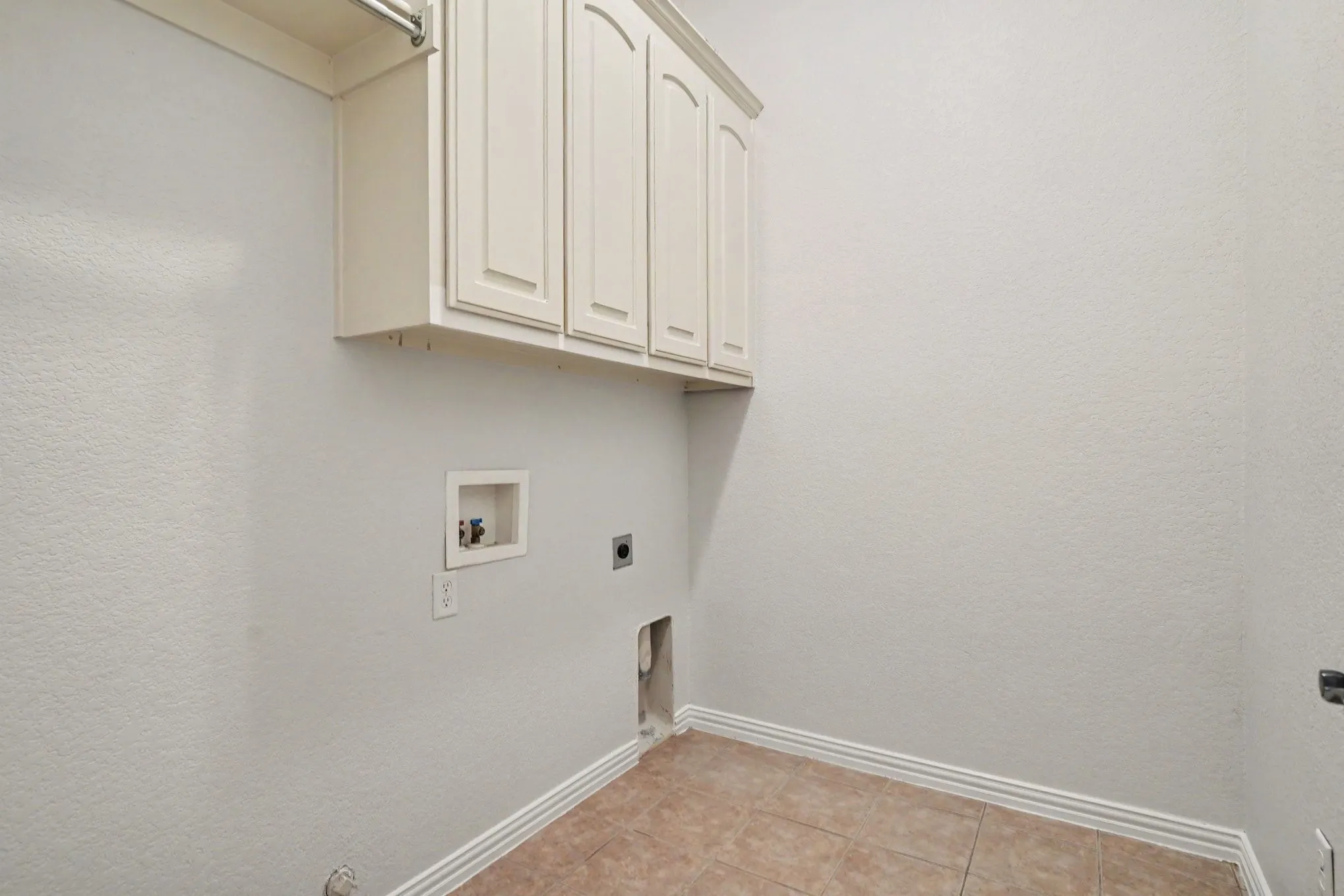 Single Family Residence For Sale in Johnson County , 4056 Running Brook Drive, Joshua, Texas 76058, 4 Bedroom, 3 Bathroom, 2 Garage spaces, 2,578 Sqft, built in 2006, mls#21360236, Real Estate Agent in Joshua, Homes For Sale in Johnson county, Homes For Sale in Joshua, Realtor in Joshua Texas, Real Estate Brokerage Independent Realty Texas, Luminita Cordes Realtor