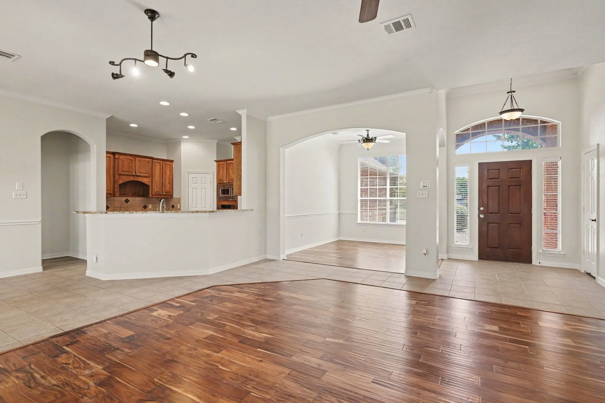 Single Family Residence For Sale in Johnson County , 4056 Running Brook Drive, Joshua, Texas 76058, 4 Bedroom, 3 Bathroom, 2 Garage spaces, 2,578 Sqft, built in 2006, mls#21360236, Real Estate Agent in Joshua, Homes For Sale in Johnson county, Homes For Sale in Joshua, Realtor in Joshua Texas, Real Estate Brokerage Independent Realty Texas, Luminita Cordes Realtor