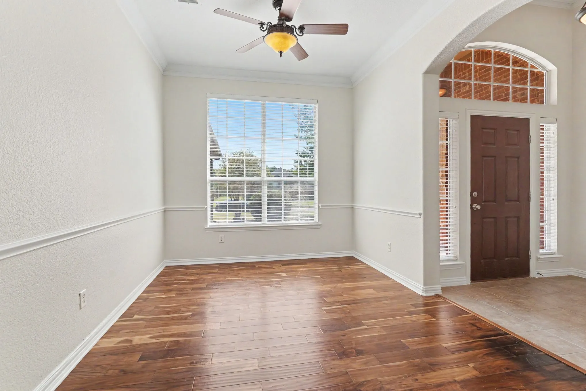 Single Family Residence For Sale in Johnson County , 4056 Running Brook Drive, Joshua, Texas 76058, 4 Bedroom, 3 Bathroom, 2 Garage spaces, 2,578 Sqft, built in 2006, mls#21360236, Real Estate Agent in Joshua, Homes For Sale in Johnson county, Homes For Sale in Joshua, Realtor in Joshua Texas, Real Estate Brokerage Independent Realty Texas, Luminita Cordes Realtor