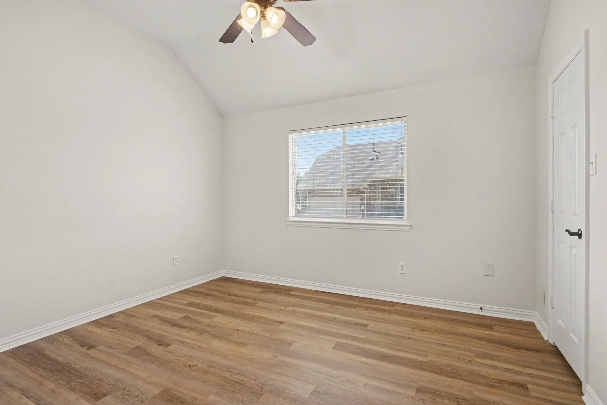 Single Family Residence For Sale in Johnson County , 4056 Running Brook Drive, Joshua, Texas 76058, 4 Bedroom, 3 Bathroom, 2 Garage spaces, 2,578 Sqft, built in 2006, mls#21360236, Real Estate Agent in Joshua, Homes For Sale in Johnson county, Homes For Sale in Joshua, Realtor in Joshua Texas, Real Estate Brokerage Independent Realty Texas, Luminita Cordes Realtor