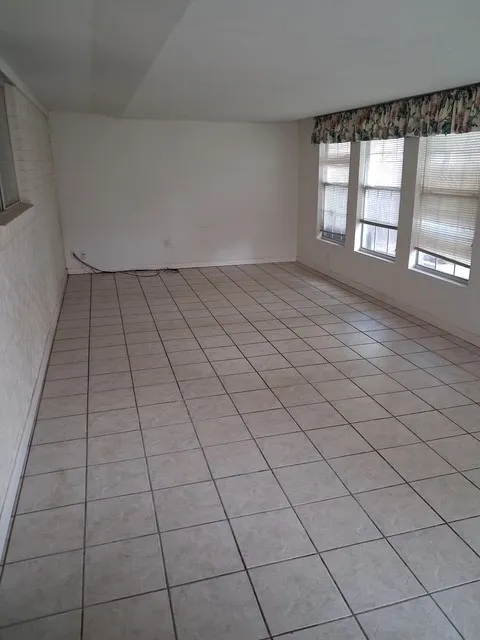 Single Family Residence For Sale in Tarrant County , 2703 Capistrano Court S, Arlington, Texas 76015, 3 Bedroom, 2 Bathroom, 2 Garage spaces, 1,317 Sqft, built in 1981, mls#21359952, Real Estate Agent in Arlington, Homes For Sale in Tarrant county, Homes For Sale in Arlington, Realtor in Arlington Texas, Real Estate Brokerage Independent Realty Texas, Luminita Cordes Realtor