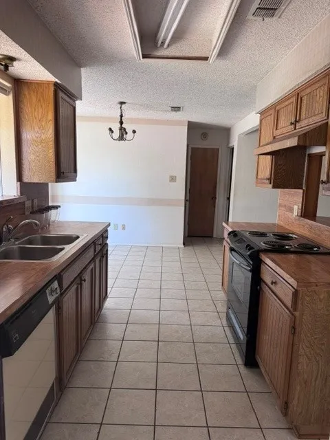 Single Family Residence For Sale in Tarrant County , 2703 Capistrano Court S, Arlington, Texas 76015, 3 Bedroom, 2 Bathroom, 2 Garage spaces, 1,317 Sqft, built in 1981, mls#21359952, Real Estate Agent in Arlington, Homes For Sale in Tarrant county, Homes For Sale in Arlington, Realtor in Arlington Texas, Real Estate Brokerage Independent Realty Texas, Luminita Cordes Realtor