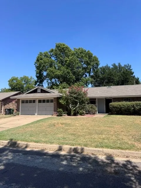 Single Family Residence For Sale in Tarrant County , 2703 Capistrano Court S, Arlington, Texas 76015, 3 Bedroom, 2 Bathroom, 2 Garage spaces, 1,317 Sqft, built in 1981, mls#21359952, Real Estate Agent in Arlington, Homes For Sale in Tarrant county, Homes For Sale in Arlington, Realtor in Arlington Texas, Real Estate Brokerage Independent Realty Texas, Luminita Cordes Realtor