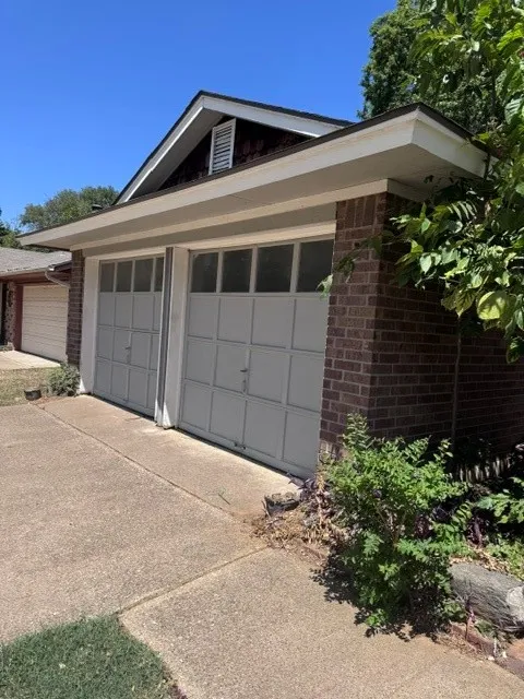 Single Family Residence For Sale in Tarrant County , 2703 Capistrano Court S, Arlington, Texas 76015, 3 Bedroom, 2 Bathroom, 2 Garage spaces, 1,317 Sqft, built in 1981, mls#21359952, Real Estate Agent in Arlington, Homes For Sale in Tarrant county, Homes For Sale in Arlington, Realtor in Arlington Texas, Real Estate Brokerage Independent Realty Texas, Luminita Cordes Realtor