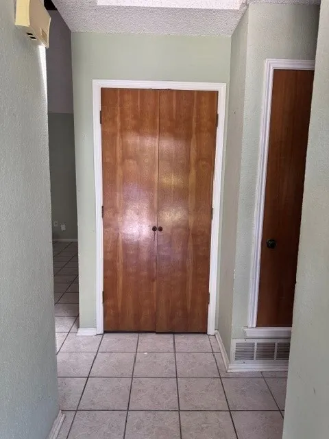Single Family Residence For Sale in Tarrant County , 2703 Capistrano Court S, Arlington, Texas 76015, 3 Bedroom, 2 Bathroom, 2 Garage spaces, 1,317 Sqft, built in 1981, mls#21359952, Real Estate Agent in Arlington, Homes For Sale in Tarrant county, Homes For Sale in Arlington, Realtor in Arlington Texas, Real Estate Brokerage Independent Realty Texas, Luminita Cordes Realtor