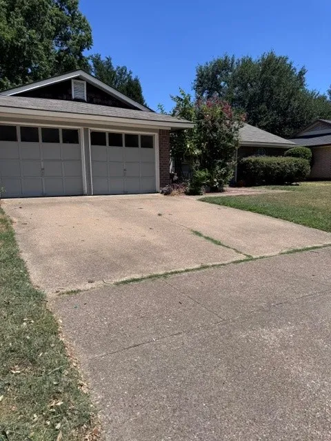 Single Family Residence For Sale in Tarrant County , 2703 Capistrano Court S, Arlington, Texas 76015, 3 Bedroom, 2 Bathroom, 2 Garage spaces, 1,317 Sqft, built in 1981, mls#21359952, Real Estate Agent in Arlington, Homes For Sale in Tarrant county, Homes For Sale in Arlington, Realtor in Arlington Texas, Real Estate Brokerage Independent Realty Texas, Luminita Cordes Realtor