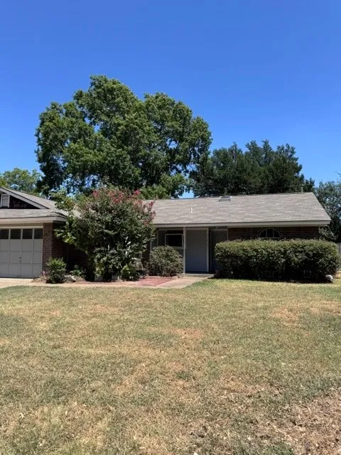 Single Family Residence For Sale in Tarrant County , 2703 Capistrano Court S, Arlington, Texas 76015, 3 Bedroom, 2 Bathroom, 2 Garage spaces, 1,317 Sqft, built in 1981, mls#21359952, Real Estate Agent in Arlington, Homes For Sale in Tarrant county, Homes For Sale in Arlington, Realtor in Arlington Texas, Real Estate Brokerage Independent Realty Texas, Luminita Cordes Realtor
