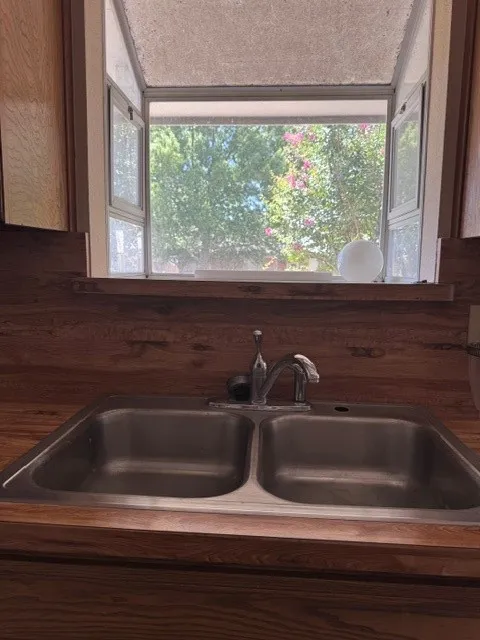 Single Family Residence For Sale in Tarrant County , 2703 Capistrano Court S, Arlington, Texas 76015, 3 Bedroom, 2 Bathroom, 2 Garage spaces, 1,317 Sqft, built in 1981, mls#21359952, Real Estate Agent in Arlington, Homes For Sale in Tarrant county, Homes For Sale in Arlington, Realtor in Arlington Texas, Real Estate Brokerage Independent Realty Texas, Luminita Cordes Realtor