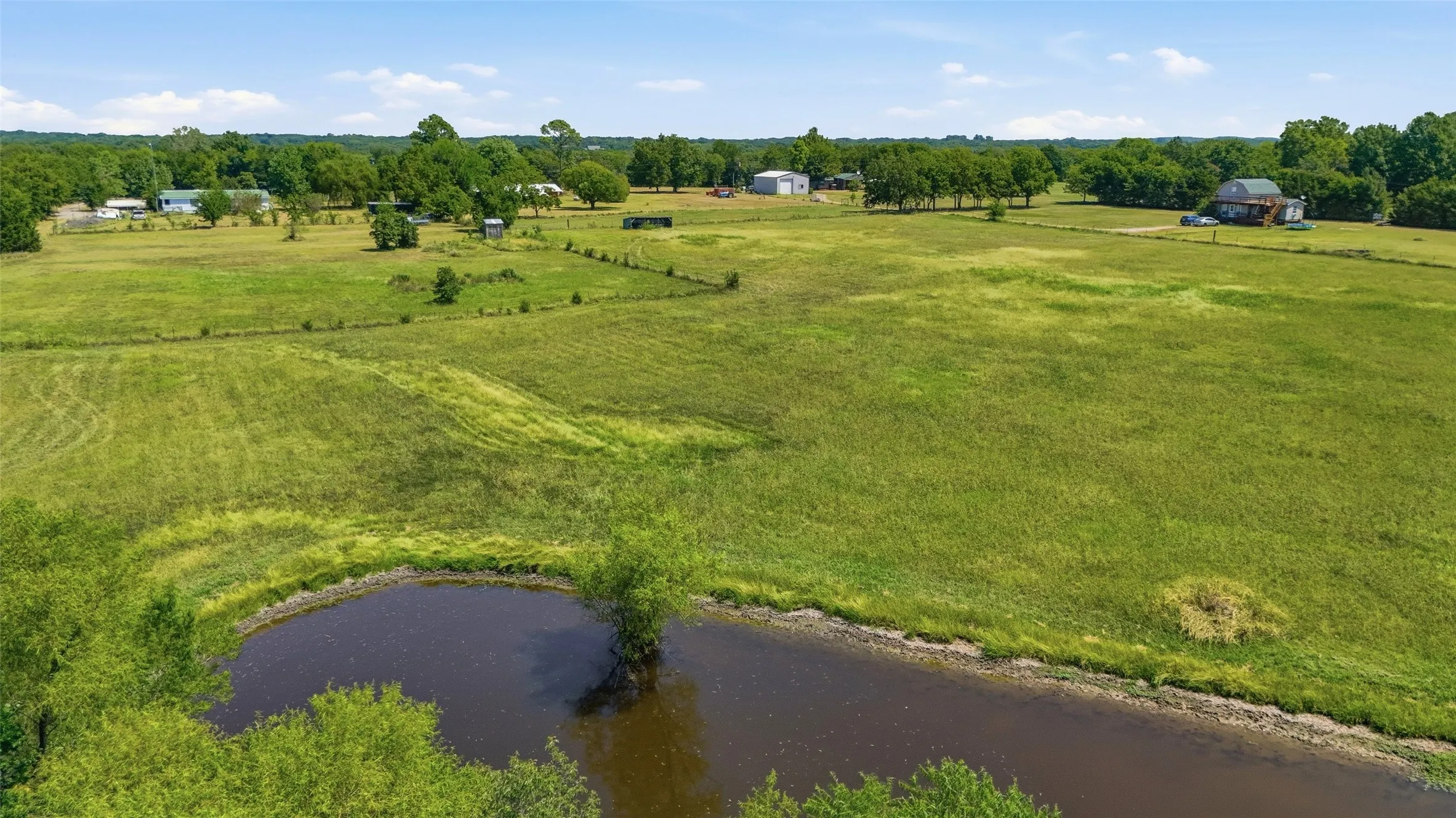 Single Family Residence For Sale in Grayson County , 2134 Flowing Wells Road, Pottsboro, Texas 75076, 3 Bedroom, 1 Bathroom, Garage spaces, 1,081 Sqft, built in 1980, mls#21356749, Real Estate Agent in Pottsboro, Homes For Sale in Grayson county, Homes For Sale in Pottsboro, Realtor in Pottsboro Texas, Real Estate Brokerage Independent Realty Texas, Luminita Cordes Realtor