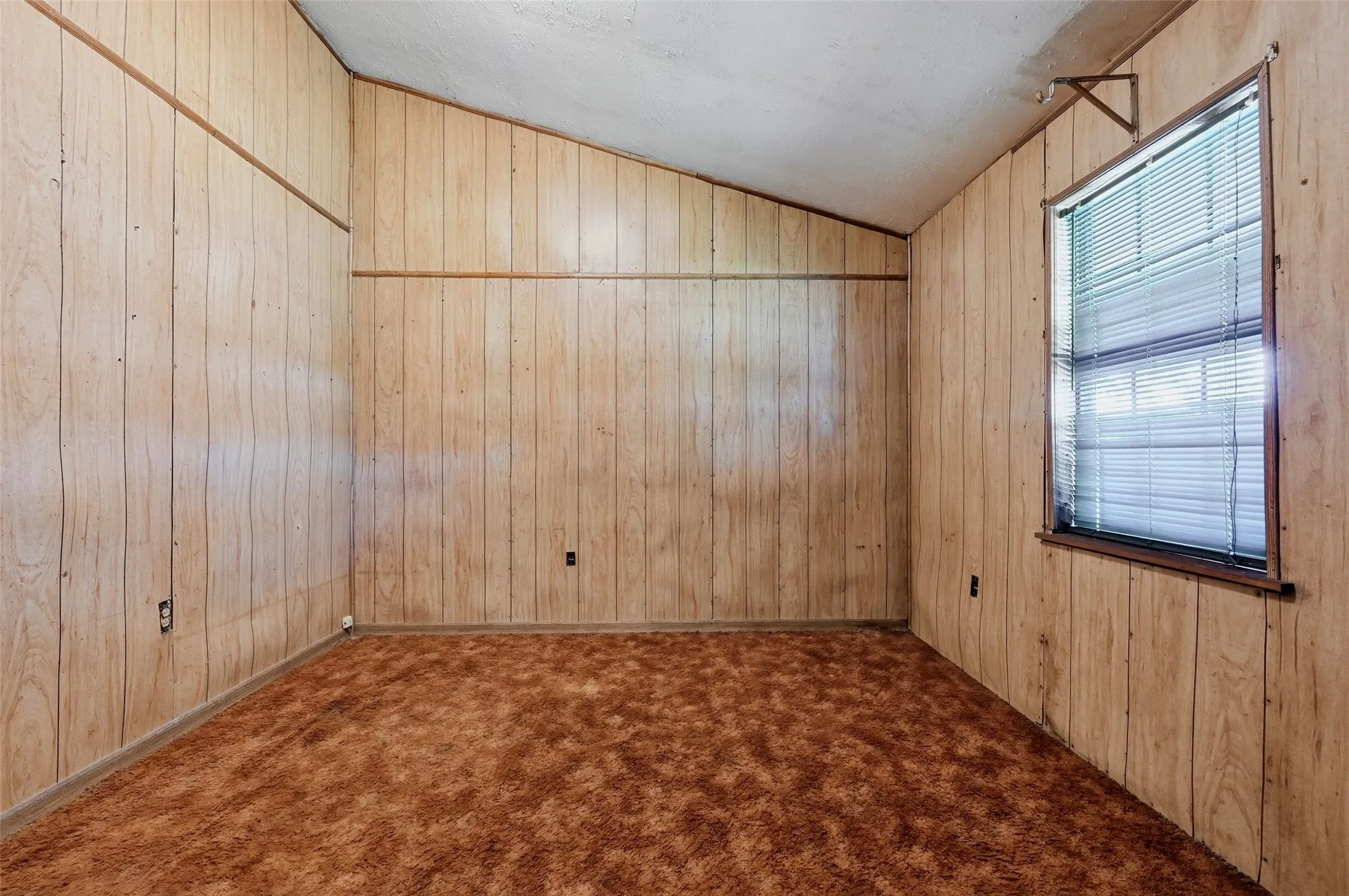 Single Family Residence For Sale in Grayson County , 2134 Flowing Wells Road, Pottsboro, Texas 75076, 3 Bedroom, 1 Bathroom, Garage spaces, 1,081 Sqft, built in 1980, mls#21356749, Real Estate Agent in Pottsboro, Homes For Sale in Grayson county, Homes For Sale in Pottsboro, Realtor in Pottsboro Texas, Real Estate Brokerage Independent Realty Texas, Luminita Cordes Realtor