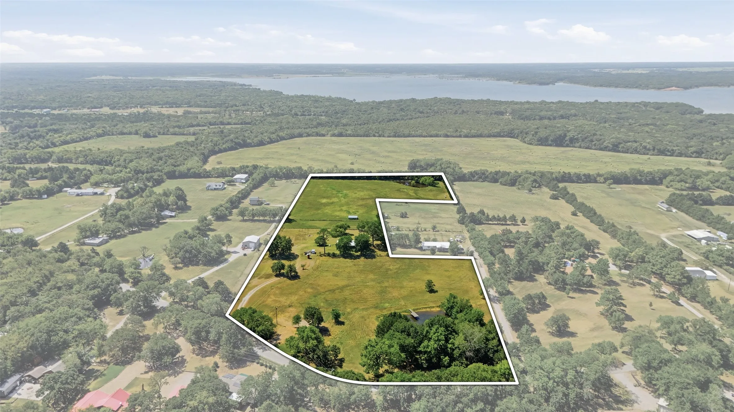 Single Family Residence For Sale in Grayson County , 2134 Flowing Wells Road, Pottsboro, Texas 75076, 3 Bedroom, 1 Bathroom, Garage spaces, 1,081 Sqft, built in 1980, mls#21356749, Real Estate Agent in Pottsboro, Homes For Sale in Grayson county, Homes For Sale in Pottsboro, Realtor in Pottsboro Texas, Real Estate Brokerage Independent Realty Texas, Luminita Cordes Realtor