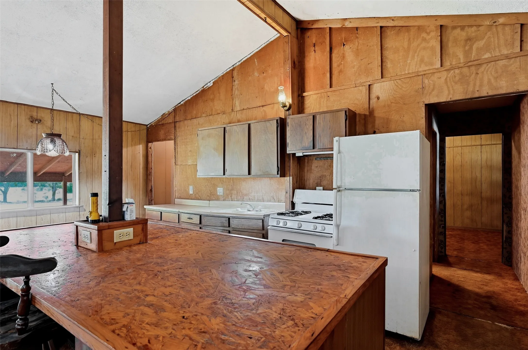 Single Family Residence For Sale in Grayson County , 2134 Flowing Wells Road, Pottsboro, Texas 75076, 3 Bedroom, 1 Bathroom, Garage spaces, 1,081 Sqft, built in 1980, mls#21356749, Real Estate Agent in Pottsboro, Homes For Sale in Grayson county, Homes For Sale in Pottsboro, Realtor in Pottsboro Texas, Real Estate Brokerage Independent Realty Texas, Luminita Cordes Realtor