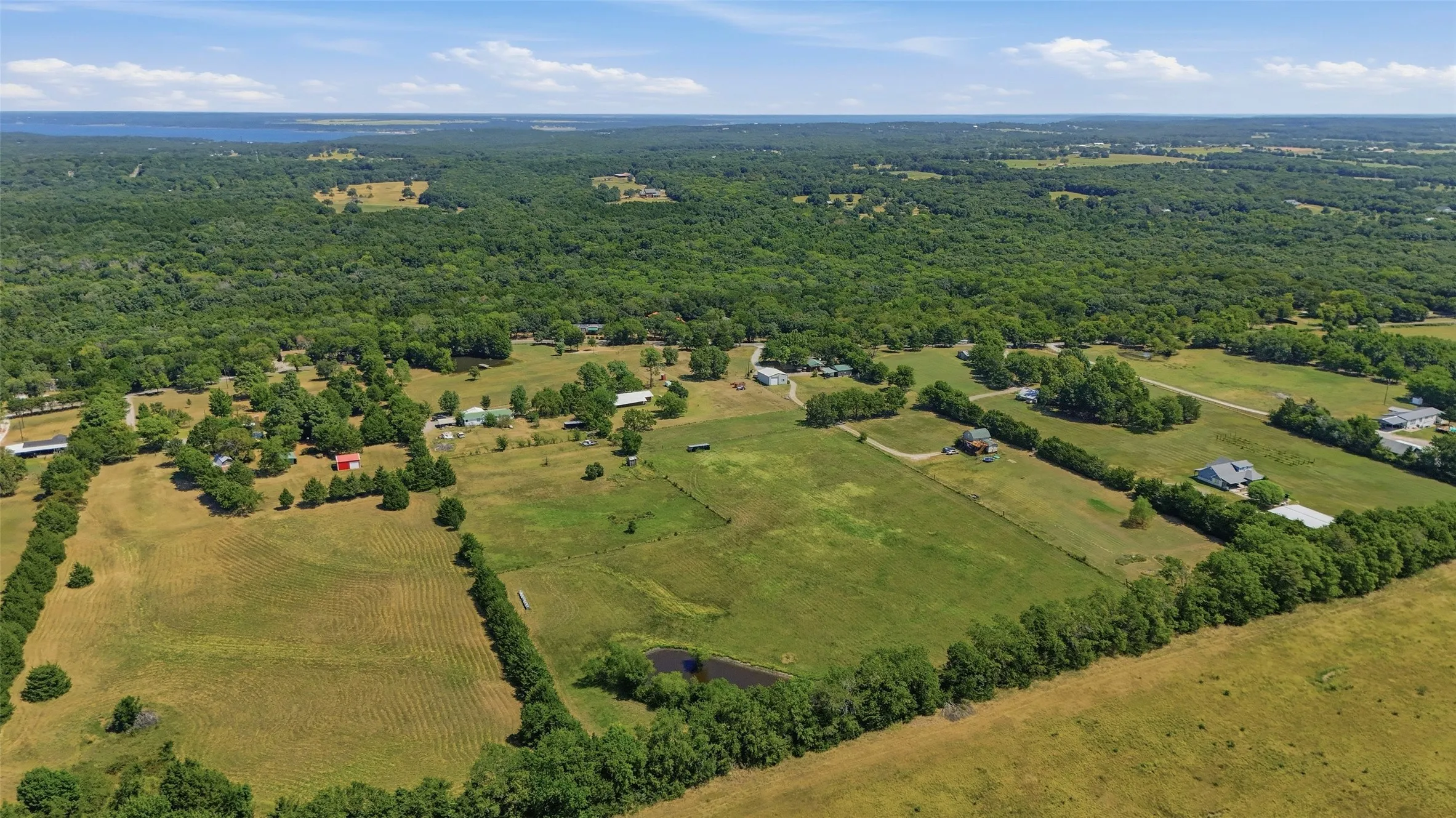 Single Family Residence For Sale in Grayson County , 2134 Flowing Wells Road, Pottsboro, Texas 75076, 3 Bedroom, 1 Bathroom, Garage spaces, 1,081 Sqft, built in 1980, mls#21356749, Real Estate Agent in Pottsboro, Homes For Sale in Grayson county, Homes For Sale in Pottsboro, Realtor in Pottsboro Texas, Real Estate Brokerage Independent Realty Texas, Luminita Cordes Realtor