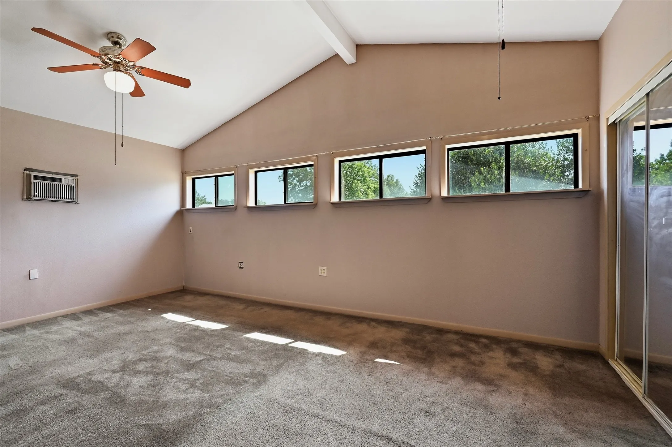 Single Family Residence For Sale in Grayson County , 2134 Flowing Wells Road, Pottsboro, Texas 75076, 3 Bedroom, 1 Bathroom, Garage spaces, 1,081 Sqft, built in 1980, mls#21356749, Real Estate Agent in Pottsboro, Homes For Sale in Grayson county, Homes For Sale in Pottsboro, Realtor in Pottsboro Texas, Real Estate Brokerage Independent Realty Texas, Luminita Cordes Realtor