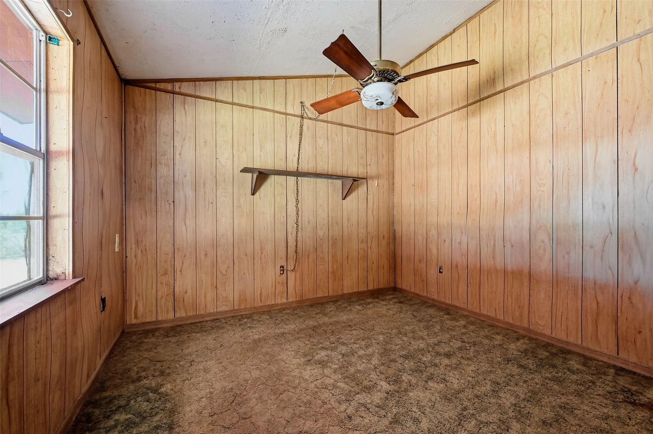Single Family Residence For Sale in Grayson County , 2134 Flowing Wells Road, Pottsboro, Texas 75076, 3 Bedroom, 1 Bathroom, Garage spaces, 1,081 Sqft, built in 1980, mls#21356749, Real Estate Agent in Pottsboro, Homes For Sale in Grayson county, Homes For Sale in Pottsboro, Realtor in Pottsboro Texas, Real Estate Brokerage Independent Realty Texas, Luminita Cordes Realtor