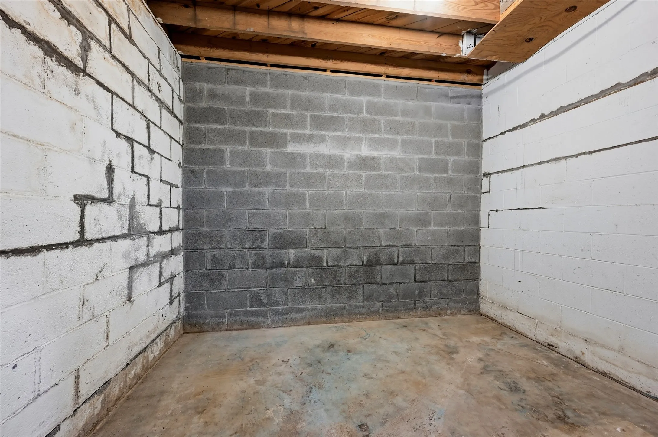 Single Family Residence For Sale in Grayson County , 2134 Flowing Wells Road, Pottsboro, Texas 75076, 3 Bedroom, 1 Bathroom, Garage spaces, 1,081 Sqft, built in 1980, mls#21356749, Real Estate Agent in Pottsboro, Homes For Sale in Grayson county, Homes For Sale in Pottsboro, Realtor in Pottsboro Texas, Real Estate Brokerage Independent Realty Texas, Luminita Cordes Realtor