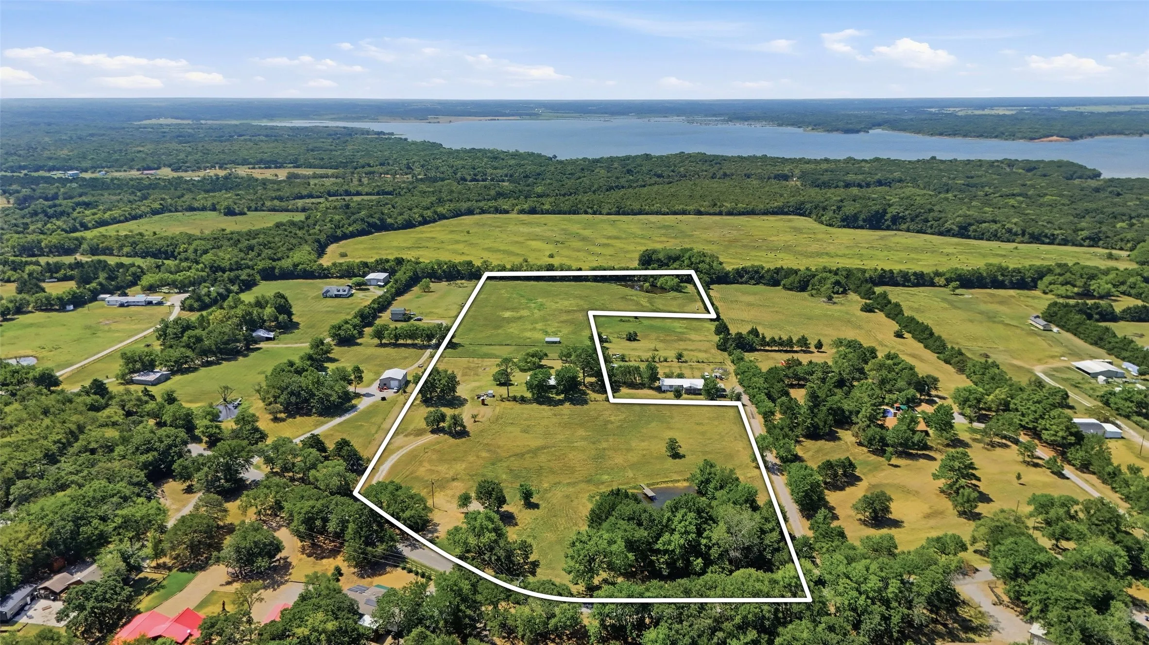 Single Family Residence For Sale in Grayson County , 2134 Flowing Wells Road, Pottsboro, Texas 75076, 3 Bedroom, 1 Bathroom, Garage spaces, 1,081 Sqft, built in 1980, mls#21356749, Real Estate Agent in Pottsboro, Homes For Sale in Grayson county, Homes For Sale in Pottsboro, Realtor in Pottsboro Texas, Real Estate Brokerage Independent Realty Texas, Luminita Cordes Realtor