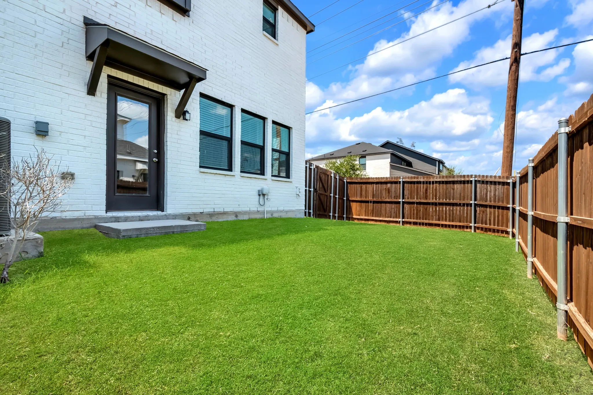 Townhouse For Sale in Denton County , 1109 Rusk Way, Lewisville, Texas 75077, 3 Bedroom, 3 Bathroom, 2 Garage spaces, 1,710 Sqft, built in 2022, mls#21358582, Real Estate Agent in Lewisville, Homes For Sale in Denton county, Homes For Sale in Lewisville, Realtor in Lewisville Texas, Real Estate Brokerage Independent Realty Texas, Luminita Cordes Realtor