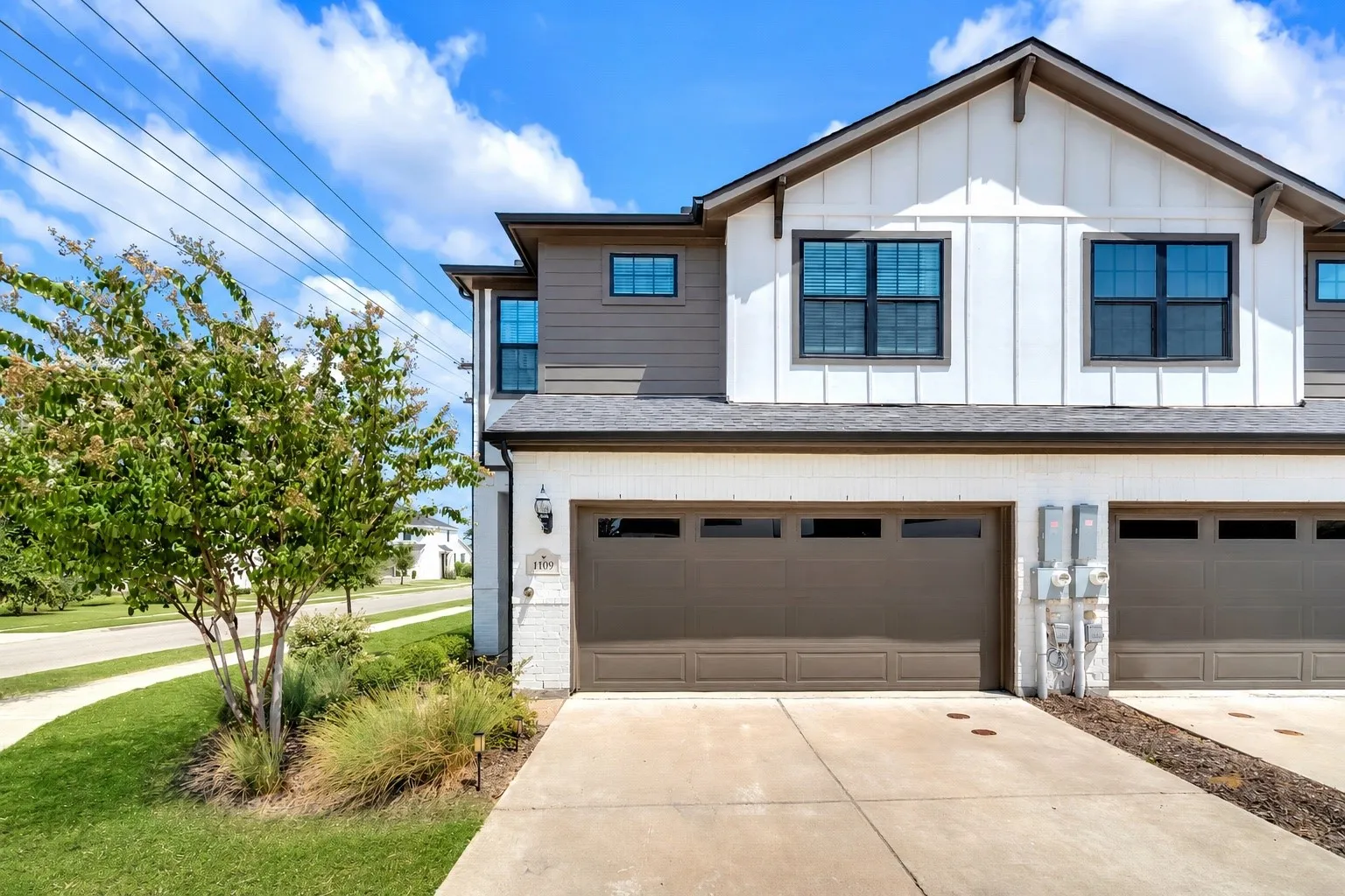 Townhouse For Sale in Denton County , 1109 Rusk Way, Lewisville, Texas 75077, 3 Bedroom, 3 Bathroom, 2 Garage spaces, 1,710 Sqft, built in 2022, mls#21358582, Real Estate Agent in Lewisville, Homes For Sale in Denton county, Homes For Sale in Lewisville, Realtor in Lewisville Texas, Real Estate Brokerage Independent Realty Texas, Luminita Cordes Realtor
