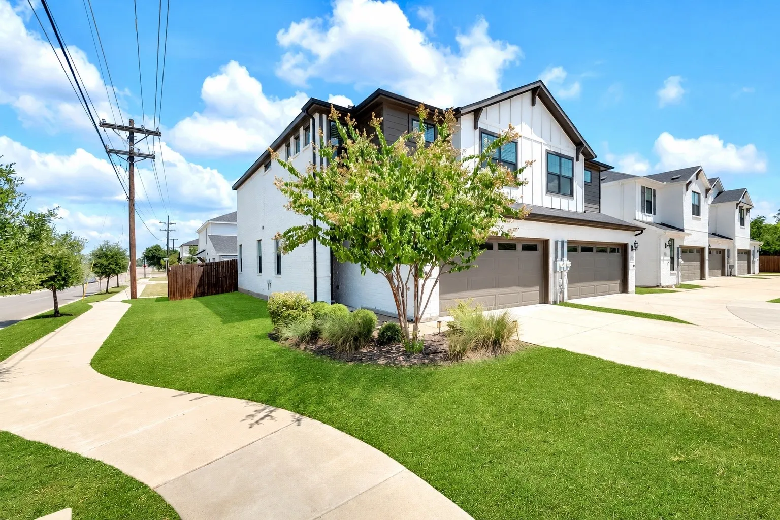 Townhouse For Sale in Denton County , 1109 Rusk Way, Lewisville, Texas 75077, 3 Bedroom, 3 Bathroom, 2 Garage spaces, 1,710 Sqft, built in 2022, mls#21358582, Real Estate Agent in Lewisville, Homes For Sale in Denton county, Homes For Sale in Lewisville, Realtor in Lewisville Texas, Real Estate Brokerage Independent Realty Texas, Luminita Cordes Realtor
