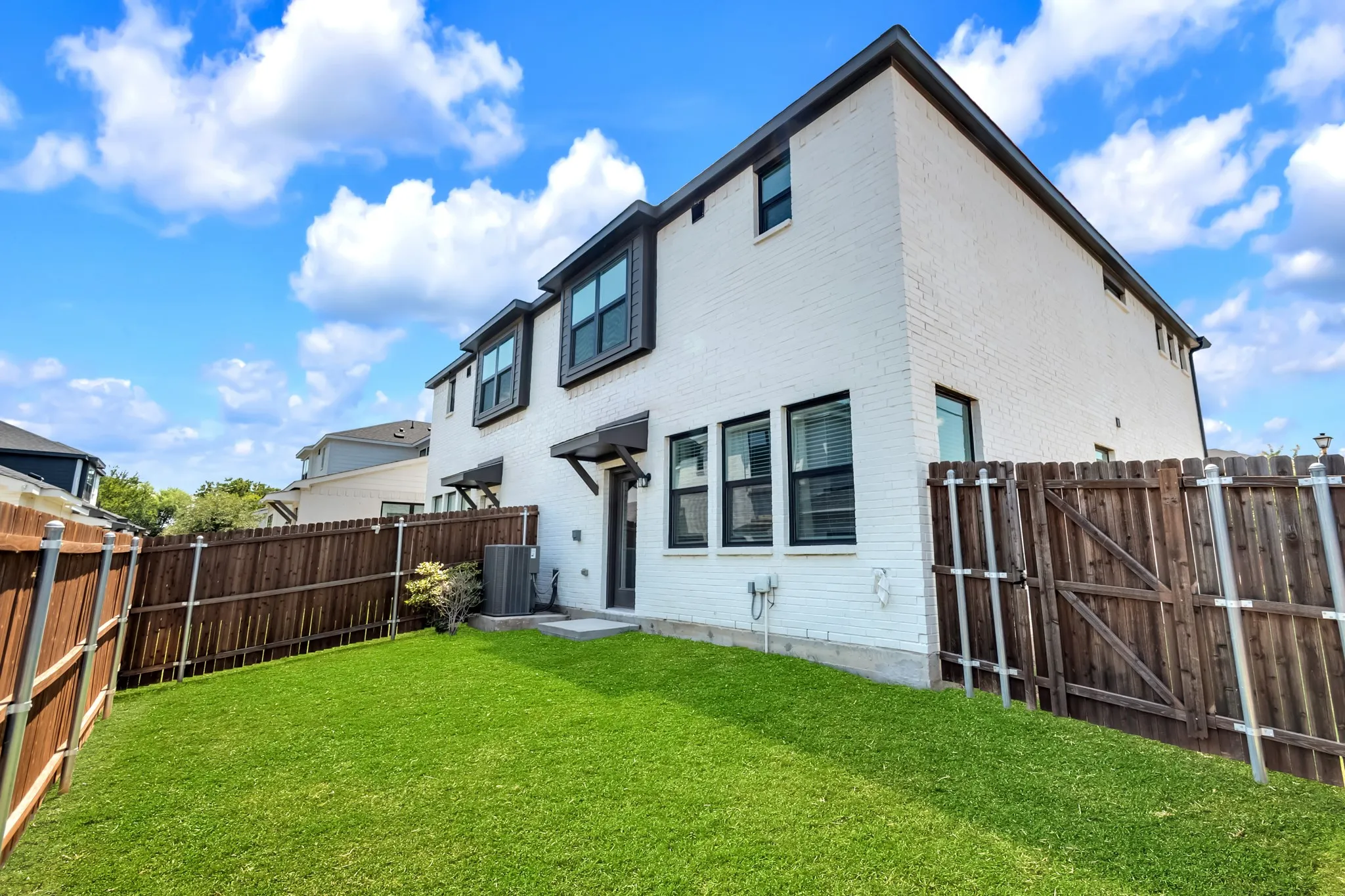 Townhouse For Sale in Denton County , 1109 Rusk Way, Lewisville, Texas 75077, 3 Bedroom, 3 Bathroom, 2 Garage spaces, 1,710 Sqft, built in 2022, mls#21358582, Real Estate Agent in Lewisville, Homes For Sale in Denton county, Homes For Sale in Lewisville, Realtor in Lewisville Texas, Real Estate Brokerage Independent Realty Texas, Luminita Cordes Realtor