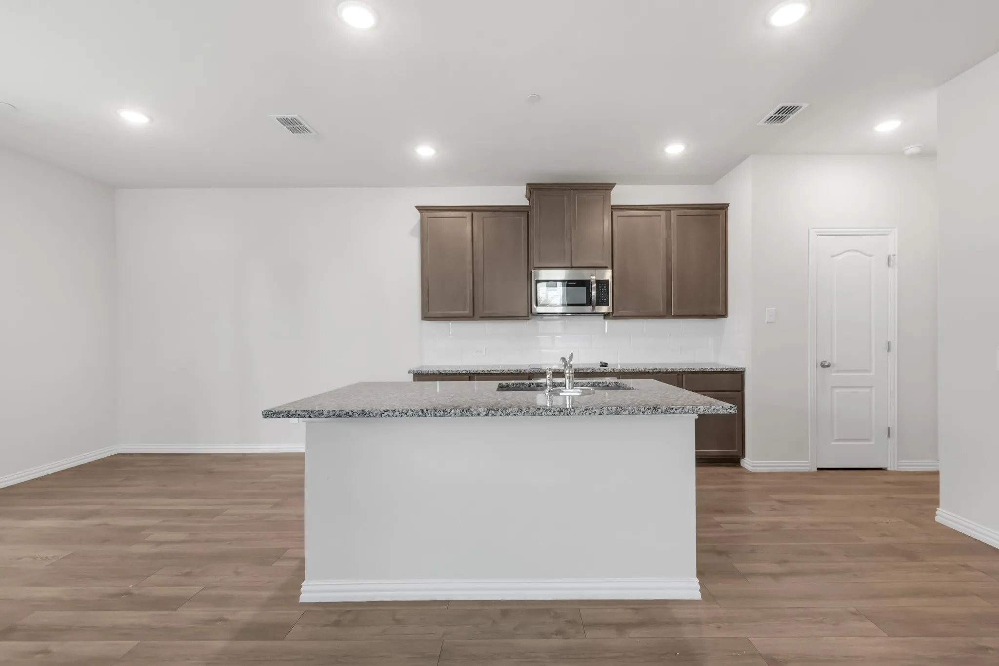 Townhouse For Sale in Denton County , 1109 Rusk Way, Lewisville, Texas 75077, 3 Bedroom, 3 Bathroom, 2 Garage spaces, 1,710 Sqft, built in 2022, mls#21358582, Real Estate Agent in Lewisville, Homes For Sale in Denton county, Homes For Sale in Lewisville, Realtor in Lewisville Texas, Real Estate Brokerage Independent Realty Texas, Luminita Cordes Realtor
