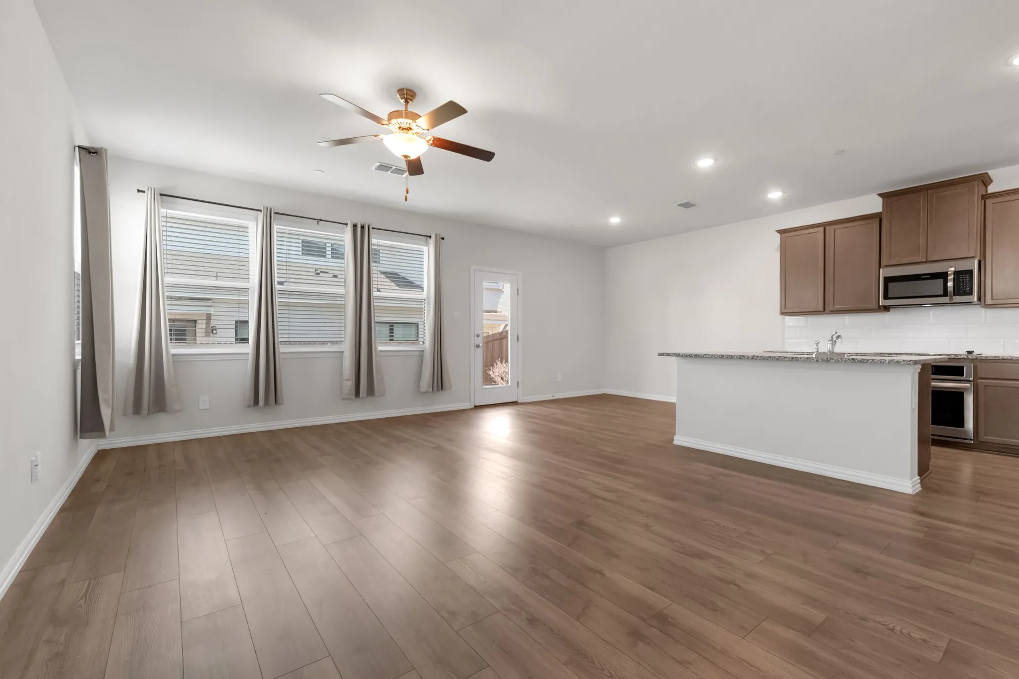 Townhouse For Sale in Denton County , 1109 Rusk Way, Lewisville, Texas 75077, 3 Bedroom, 3 Bathroom, 2 Garage spaces, 1,710 Sqft, built in 2022, mls#21358582, Real Estate Agent in Lewisville, Homes For Sale in Denton county, Homes For Sale in Lewisville, Realtor in Lewisville Texas, Real Estate Brokerage Independent Realty Texas, Luminita Cordes Realtor