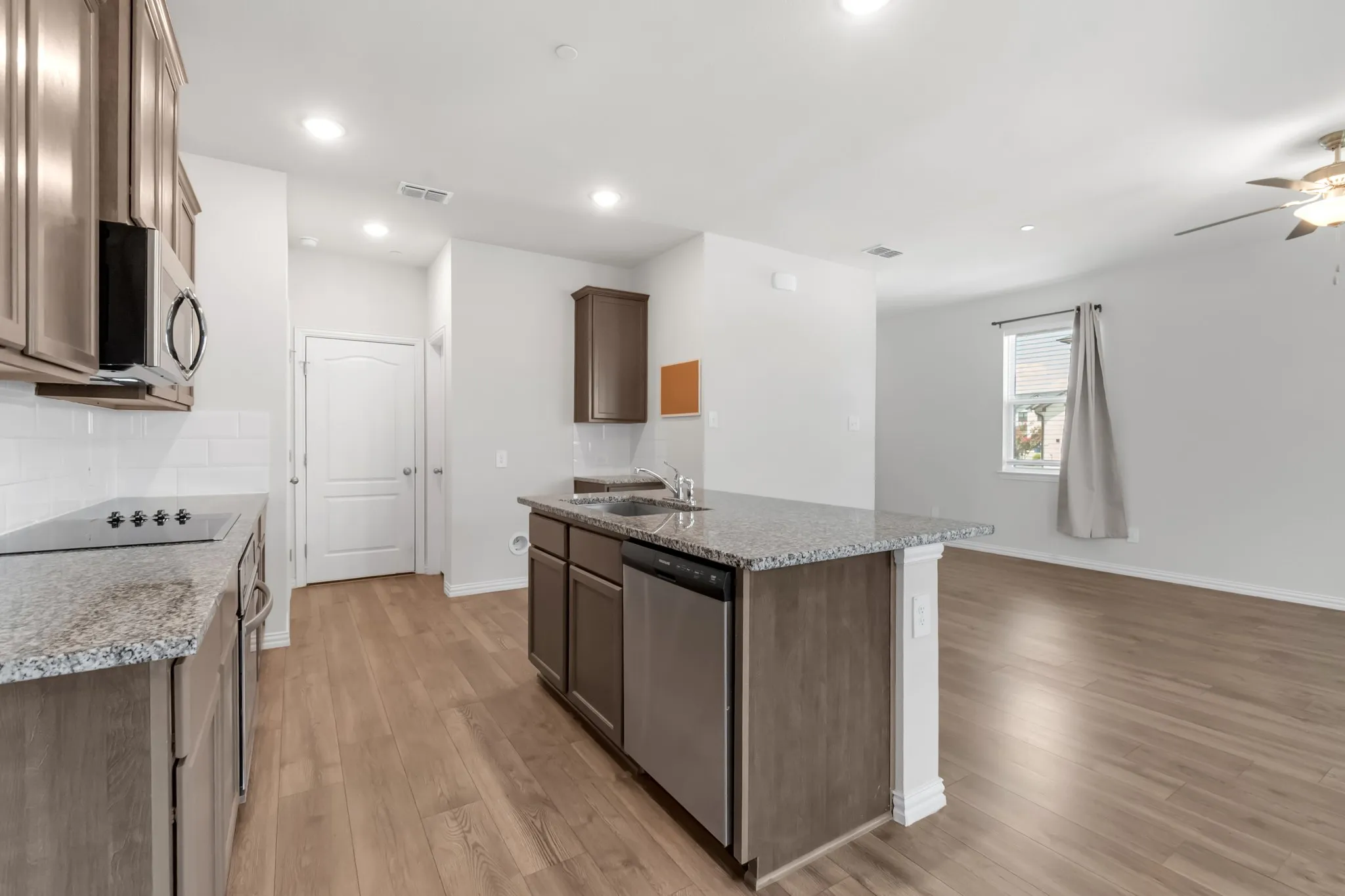 Townhouse For Sale in Denton County , 1109 Rusk Way, Lewisville, Texas 75077, 3 Bedroom, 3 Bathroom, 2 Garage spaces, 1,710 Sqft, built in 2022, mls#21358582, Real Estate Agent in Lewisville, Homes For Sale in Denton county, Homes For Sale in Lewisville, Realtor in Lewisville Texas, Real Estate Brokerage Independent Realty Texas, Luminita Cordes Realtor