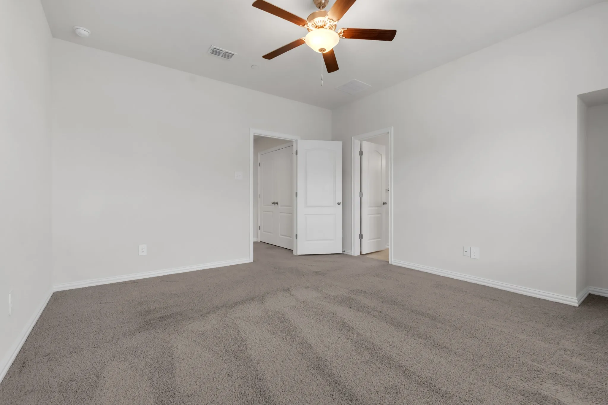 Townhouse For Sale in Denton County , 1109 Rusk Way, Lewisville, Texas 75077, 3 Bedroom, 3 Bathroom, 2 Garage spaces, 1,710 Sqft, built in 2022, mls#21358582, Real Estate Agent in Lewisville, Homes For Sale in Denton county, Homes For Sale in Lewisville, Realtor in Lewisville Texas, Real Estate Brokerage Independent Realty Texas, Luminita Cordes Realtor