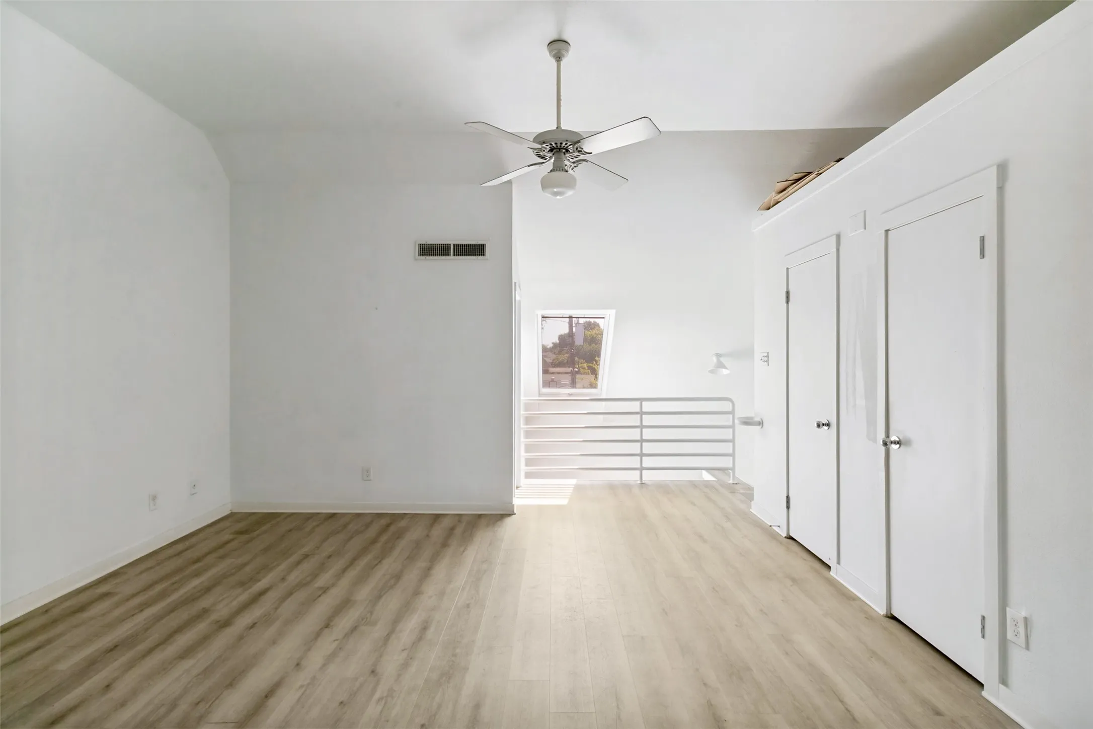Condominium For Rent in Dallas County , 2802 Greenville Avenue B, Dallas, Texas 75206, 1 Bedroom, 1 Bathroom, Garage spaces, 815 Sqft, built in 1948, mls#21359359, Real Estate Agent in Dallas, Homes For Rent in Dallas county, Homes For Rent in Dallas, Realtor in Dallas Texas, Real Estate Brokerage Independent Realty Texas, Luminita Cordes Realtor