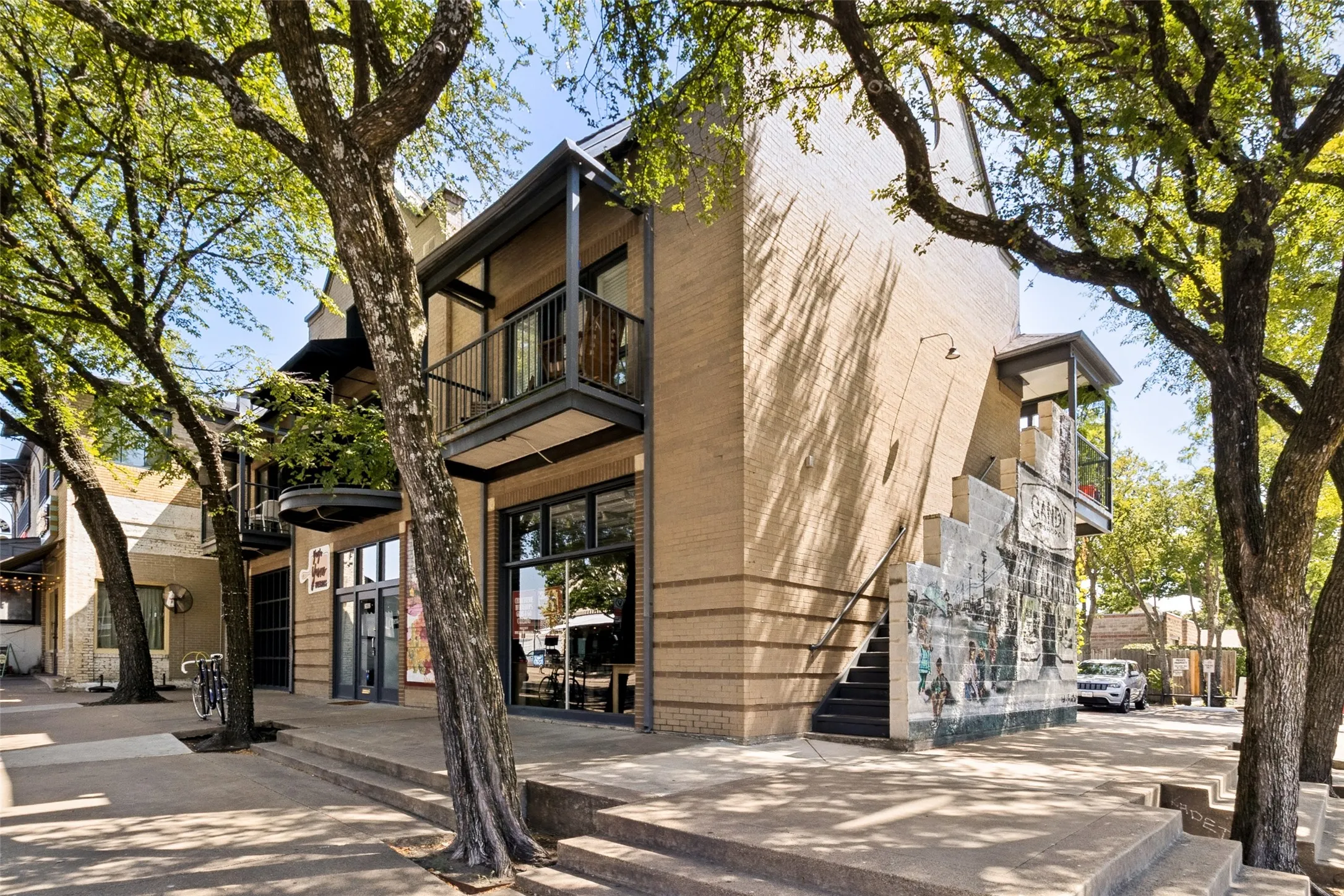Condominium For Rent in Dallas County , 2802 Greenville Avenue B, Dallas, Texas 75206, 1 Bedroom, 1 Bathroom, Garage spaces, 815 Sqft, built in 1948, mls#21359359, Real Estate Agent in Dallas, Homes For Rent in Dallas county, Homes For Rent in Dallas, Realtor in Dallas Texas, Real Estate Brokerage Independent Realty Texas, Luminita Cordes Realtor