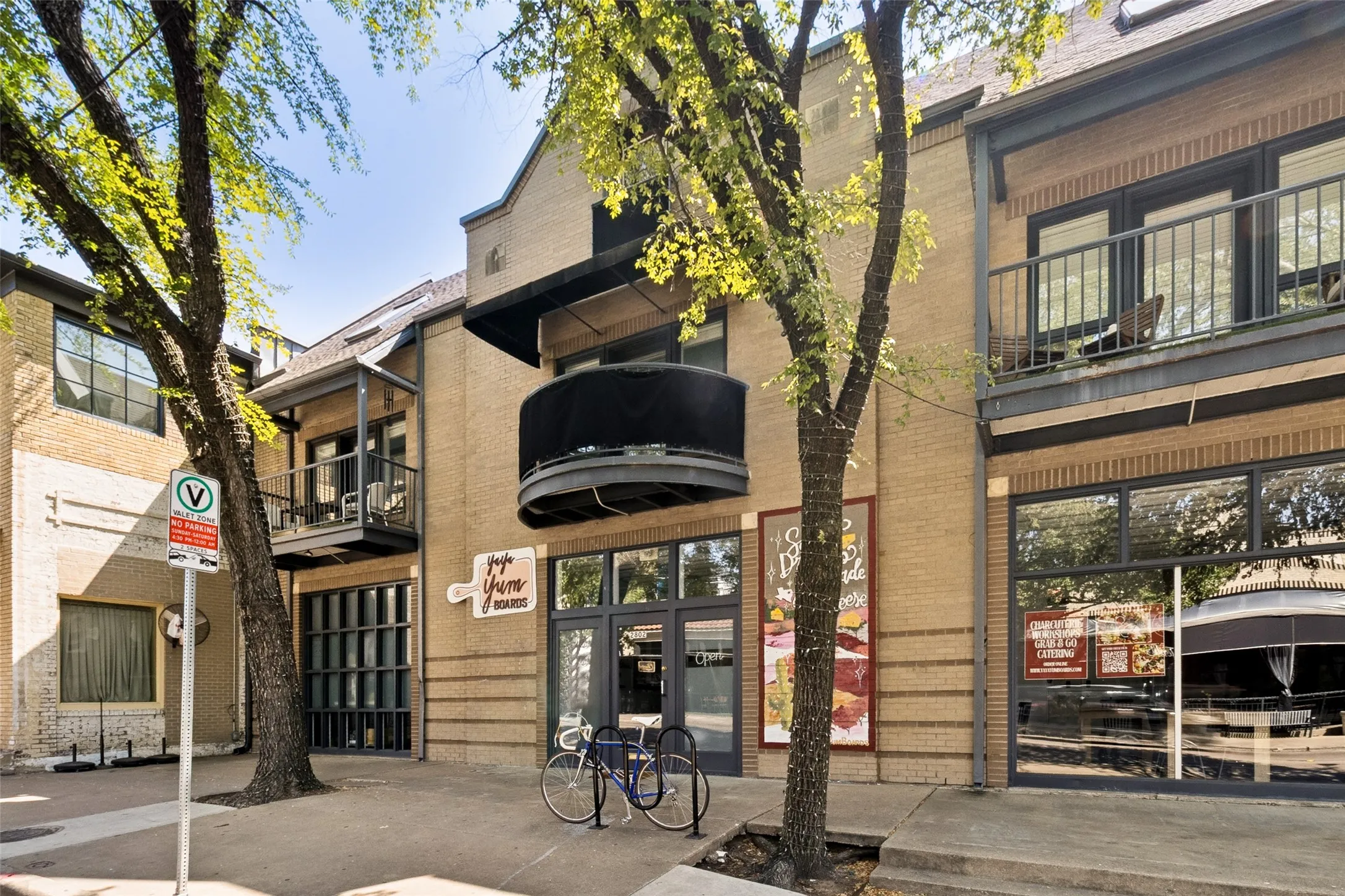 Condominium For Rent in Dallas County , 2802 Greenville Avenue B, Dallas, Texas 75206, 1 Bedroom, 1 Bathroom, Garage spaces, 815 Sqft, built in 1948, mls#21359359, Real Estate Agent in Dallas, Homes For Rent in Dallas county, Homes For Rent in Dallas, Realtor in Dallas Texas, Real Estate Brokerage Independent Realty Texas, Luminita Cordes Realtor