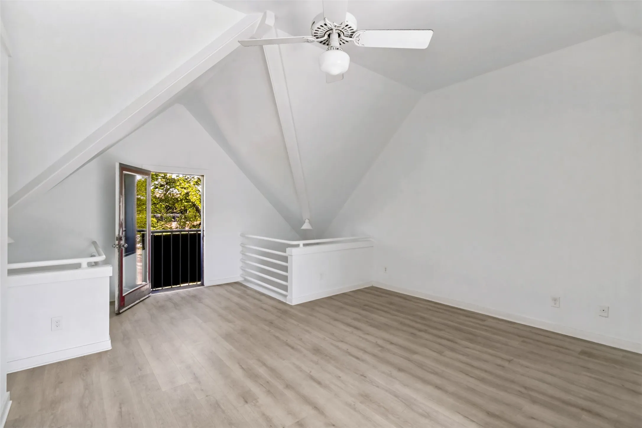 Condominium For Rent in Dallas County , 2802 Greenville Avenue B, Dallas, Texas 75206, 1 Bedroom, 1 Bathroom, Garage spaces, 815 Sqft, built in 1948, mls#21359359, Real Estate Agent in Dallas, Homes For Rent in Dallas county, Homes For Rent in Dallas, Realtor in Dallas Texas, Real Estate Brokerage Independent Realty Texas, Luminita Cordes Realtor