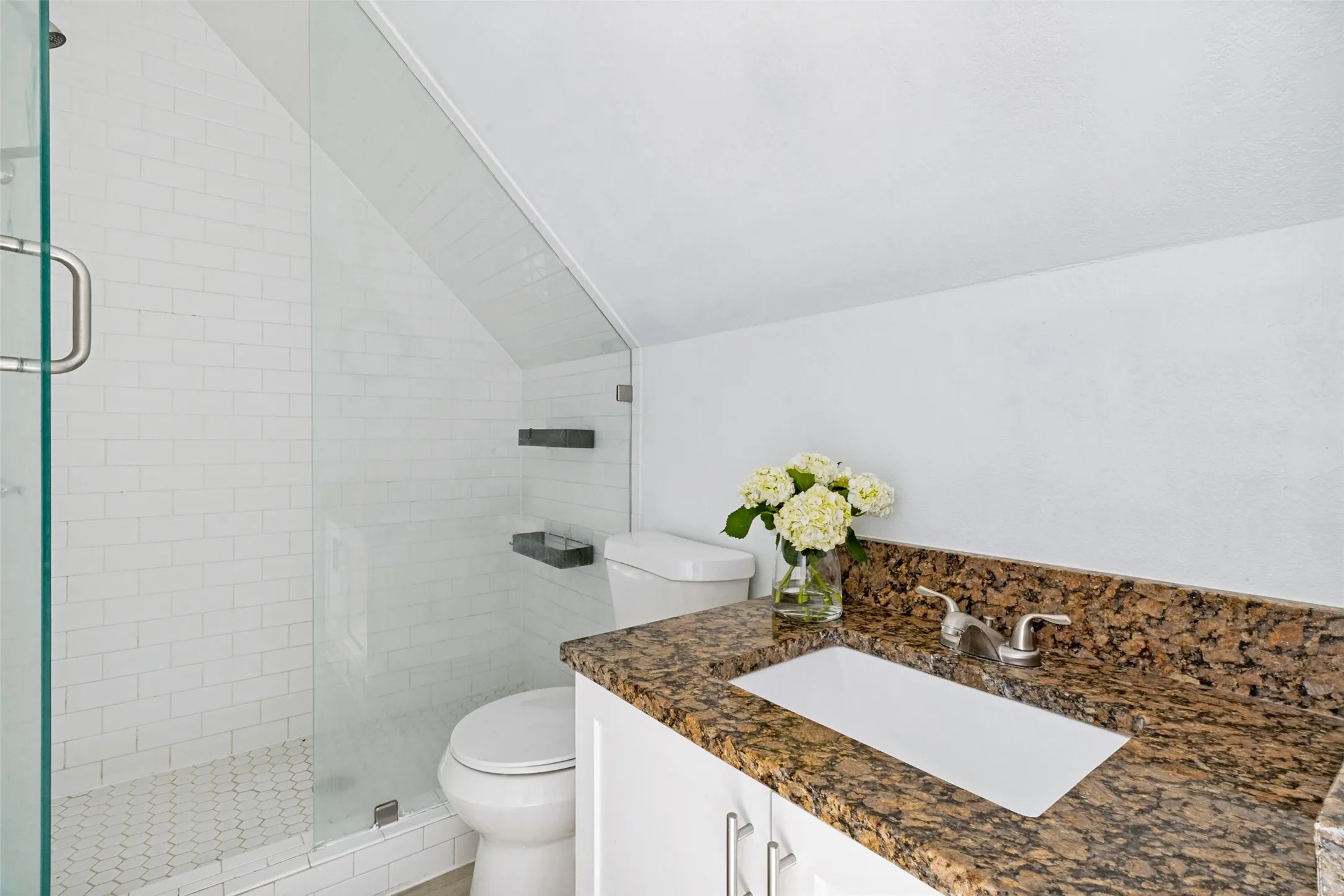 Condominium For Rent in Dallas County , 2802 Greenville Avenue B, Dallas, Texas 75206, 1 Bedroom, 1 Bathroom, Garage spaces, 815 Sqft, built in 1948, mls#21359359, Real Estate Agent in Dallas, Homes For Rent in Dallas county, Homes For Rent in Dallas, Realtor in Dallas Texas, Real Estate Brokerage Independent Realty Texas, Luminita Cordes Realtor