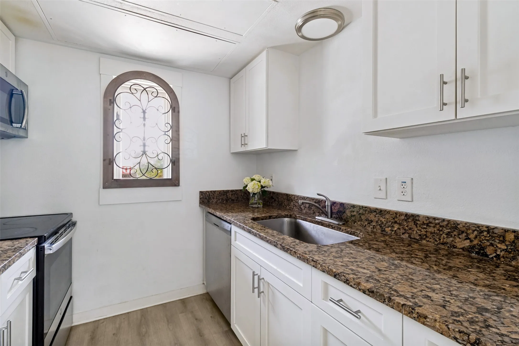 Condominium For Rent in Dallas County , 2802 Greenville Avenue B, Dallas, Texas 75206, 1 Bedroom, 1 Bathroom, Garage spaces, 815 Sqft, built in 1948, mls#21359359, Real Estate Agent in Dallas, Homes For Rent in Dallas county, Homes For Rent in Dallas, Realtor in Dallas Texas, Real Estate Brokerage Independent Realty Texas, Luminita Cordes Realtor