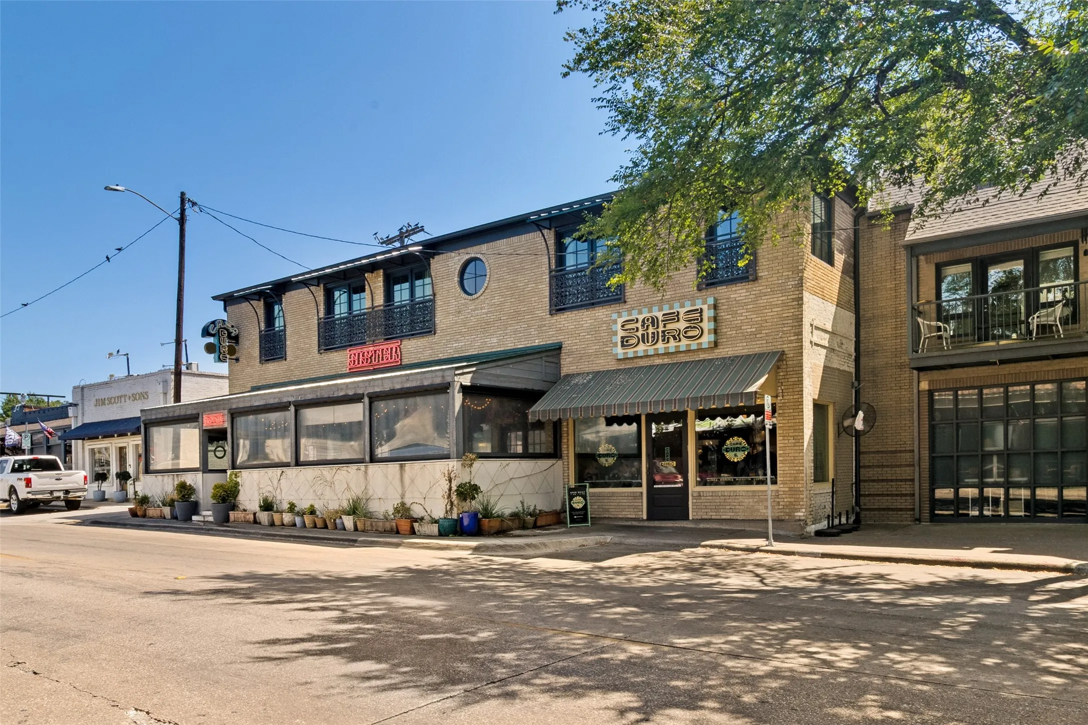 Condominium For Rent in Dallas County , 2802 Greenville Avenue B, Dallas, Texas 75206, 1 Bedroom, 1 Bathroom, Garage spaces, 815 Sqft, built in 1948, mls#21359359, Real Estate Agent in Dallas, Homes For Rent in Dallas county, Homes For Rent in Dallas, Realtor in Dallas Texas, Real Estate Brokerage Independent Realty Texas, Luminita Cordes Realtor