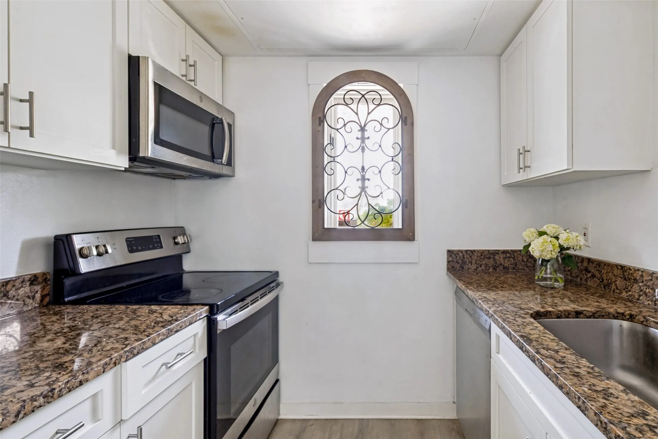 Condominium For Rent in Dallas County , 2802 Greenville Avenue B, Dallas, Texas 75206, 1 Bedroom, 1 Bathroom, Garage spaces, 815 Sqft, built in 1948, mls#21359359, Real Estate Agent in Dallas, Homes For Rent in Dallas county, Homes For Rent in Dallas, Realtor in Dallas Texas, Real Estate Brokerage Independent Realty Texas, Luminita Cordes Realtor