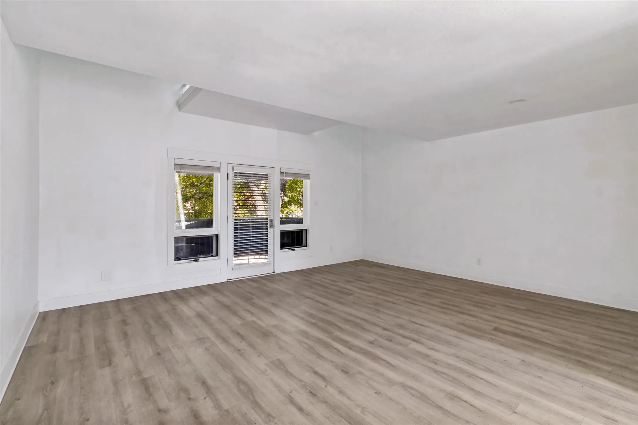 Condominium For Rent in Dallas County , 2802 Greenville Avenue B, Dallas, Texas 75206, 1 Bedroom, 1 Bathroom, Garage spaces, 815 Sqft, built in 1948, mls#21359359, Real Estate Agent in Dallas, Homes For Rent in Dallas county, Homes For Rent in Dallas, Realtor in Dallas Texas, Real Estate Brokerage Independent Realty Texas, Luminita Cordes Realtor